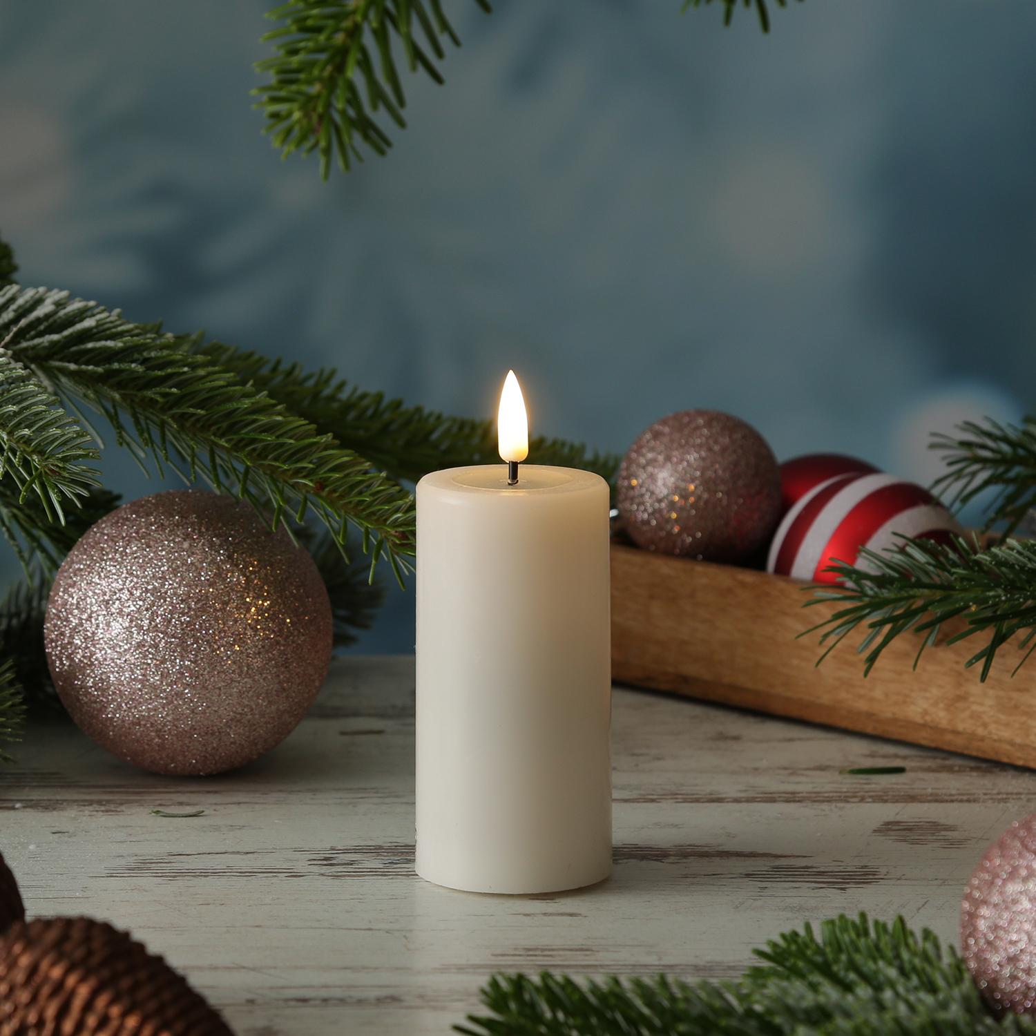 LED Stumpenkerze MIA - Echtwachs - realistische 3D Flamme - H: 10cm D: 5cm - Batterie - creme