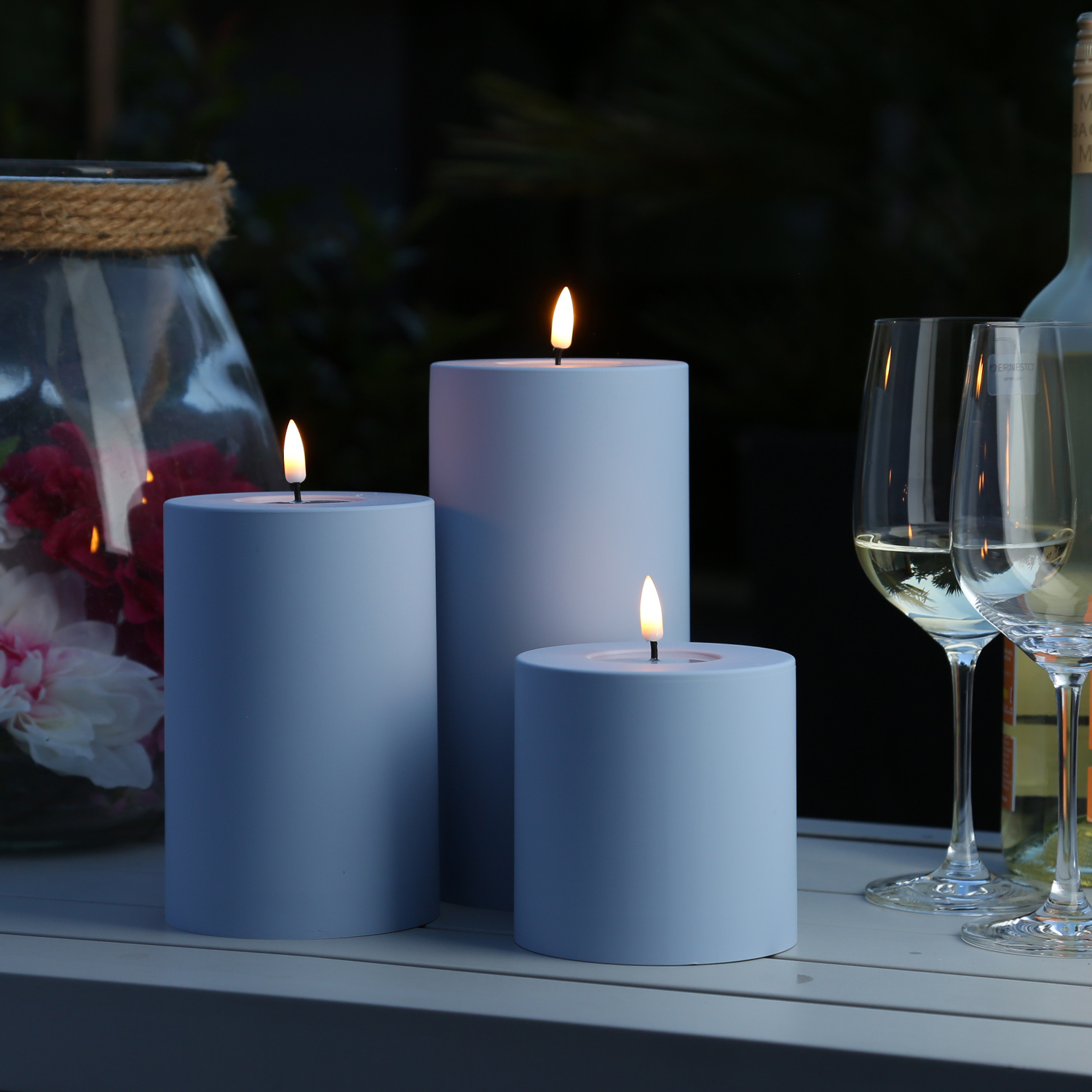 LED Stumpenkerze MIA - Kunststoff - realistische 3D Flamme - H: 20cm - f. Außen - pastellblau LED Stumpenkerze MIA - Kunststoff - realistische 3D Flamme - H: 20cm - f. Außen - pastellblau