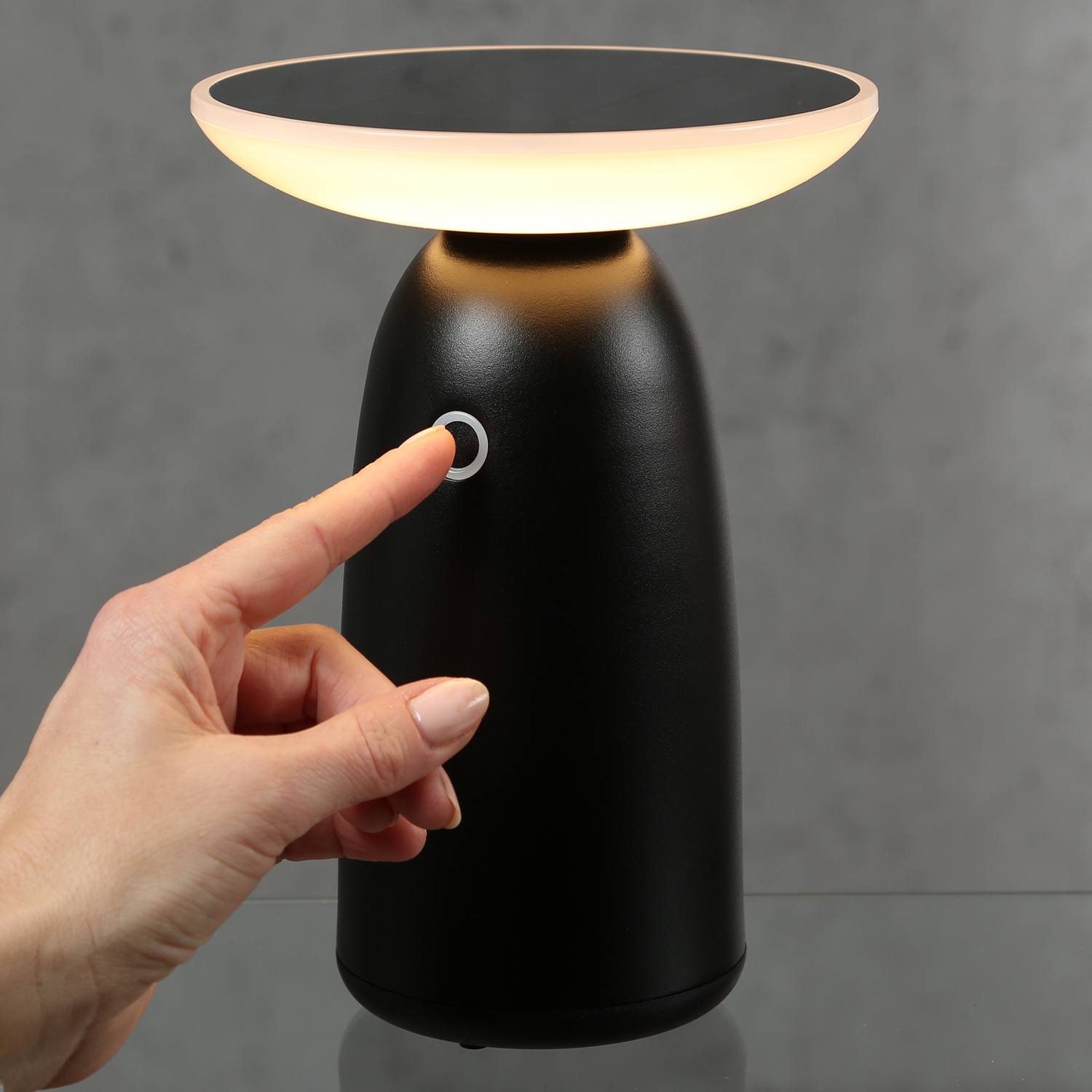 LED Solar Garten Tischleuchte - 3 Helligkeitsstufen - H: 22cm - Lichtsensor - für Außen - schwarz