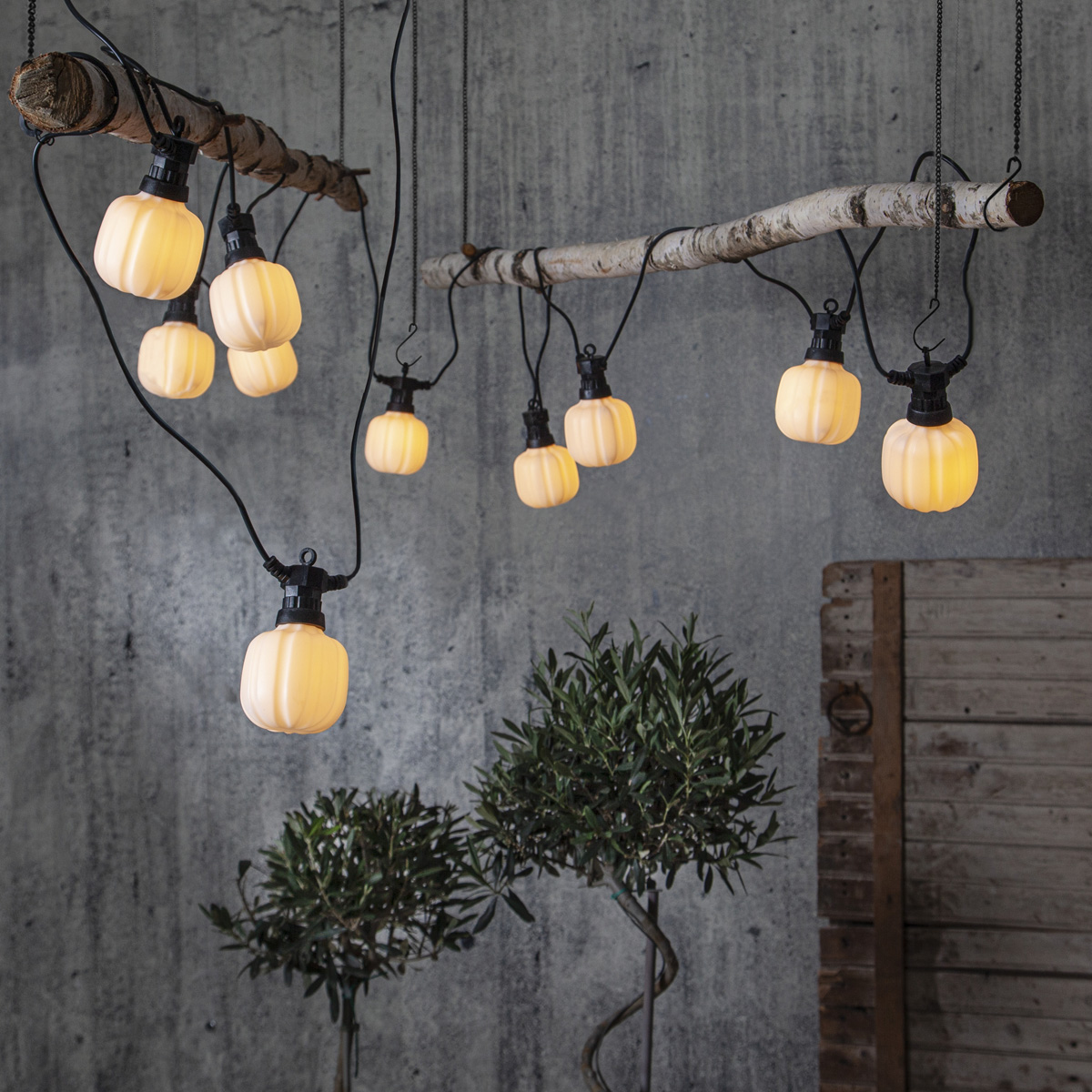 LED Lichterkette "CIRCUS" - 10 matte Kugeln, D: 8cm - warmweiße LED - 5m - inkl. Trafo - outdoor