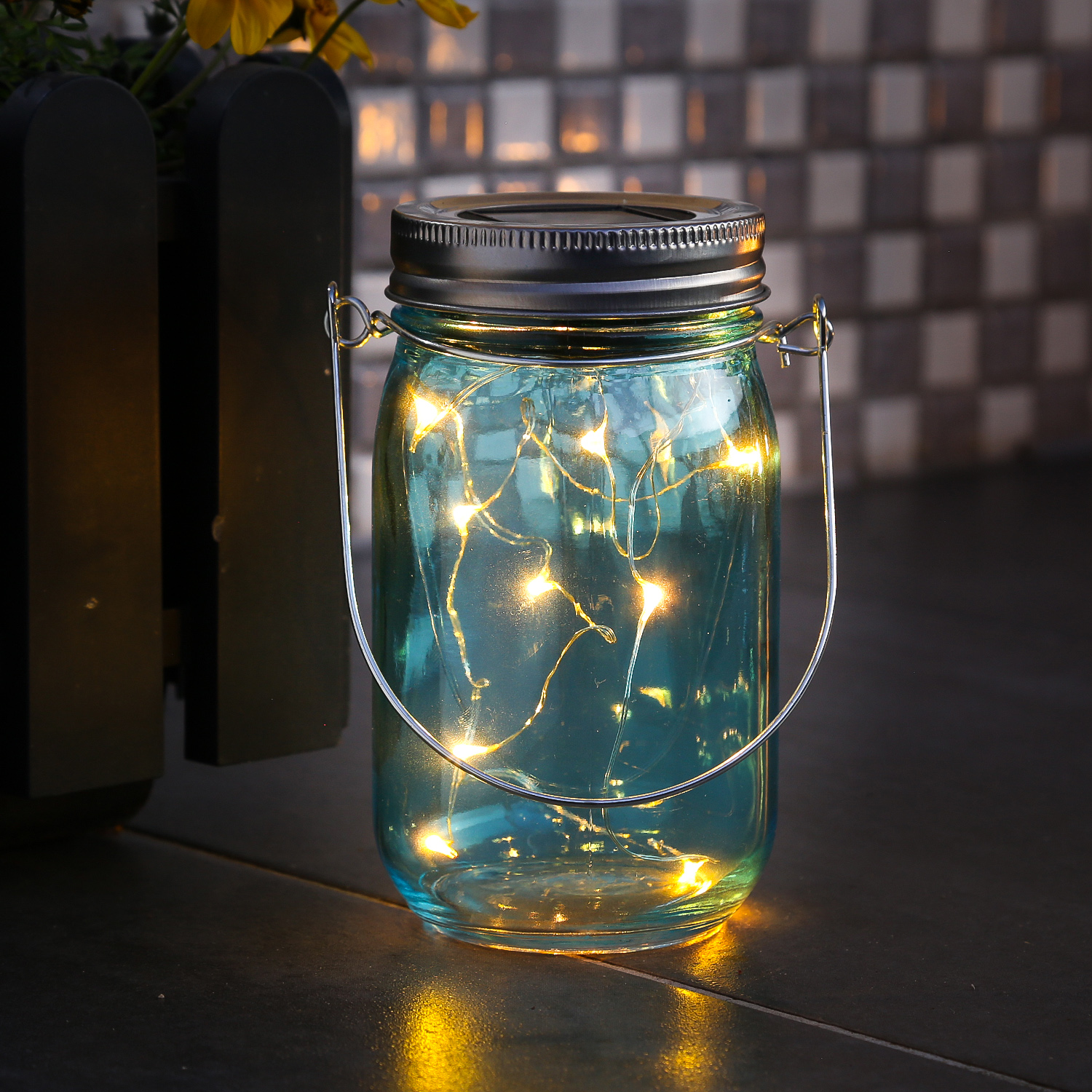 LED Solarglas - LED Drahtlichterkette - Lichtsensor - Aufhänger - H:14cm - D: 8cm - blau