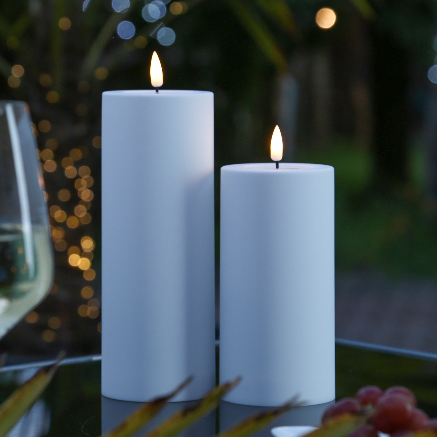 LED Stumpenkerze MIA - Kunststoff - realistische 3D Flamme - H: 15cm - outdoor - weiß LED Stumpenkerze MIA - Kunststoff - realistische 3D Flamme - H: 15cm - outdoor - weiß