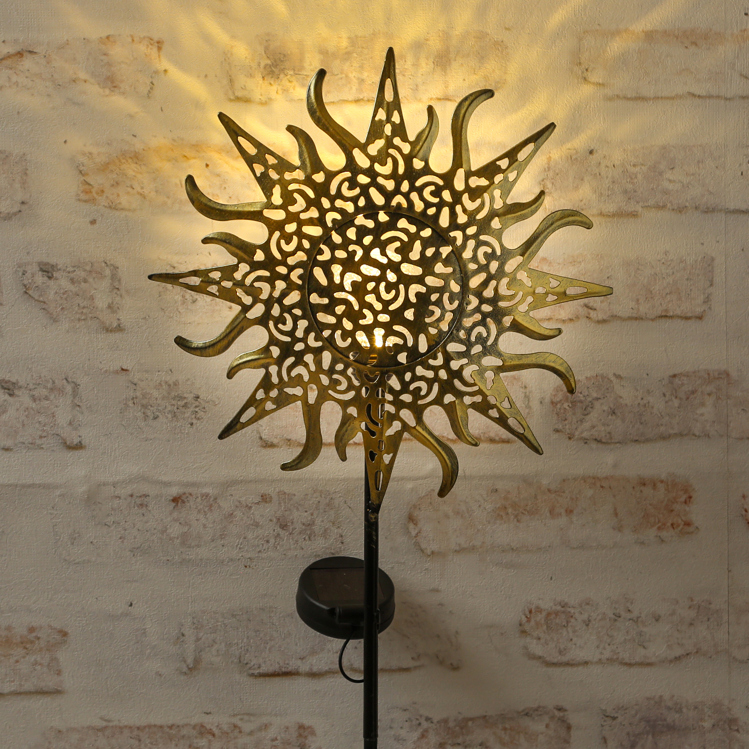 LED Solar Gartenstecker Sonne - warmweiße LED - H: 82cm - Lichtsensor - gold