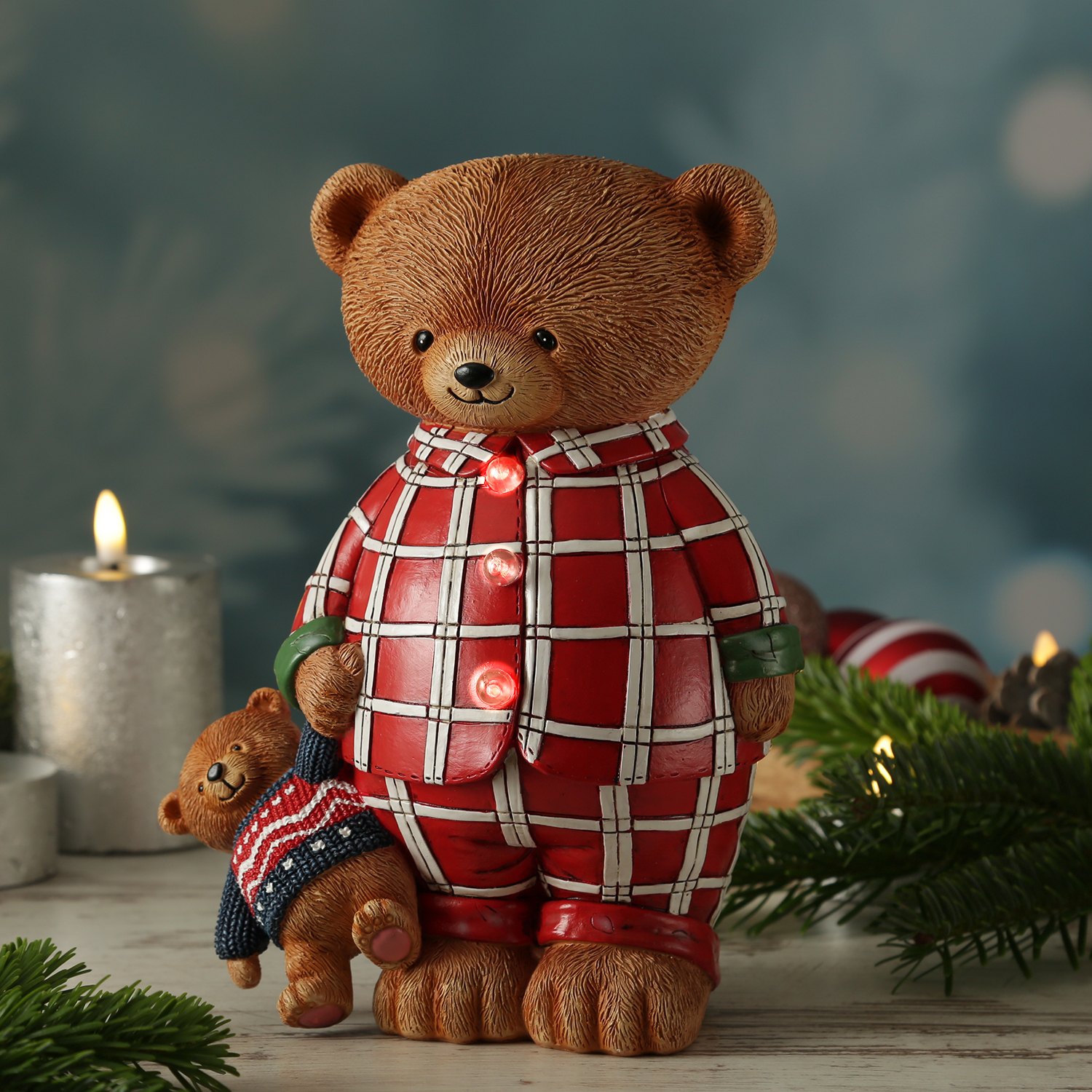 LED Bär - Teddybär im Schlafanzug - Dekofigur aus Polyresin - H: 24cm - Batterie - Timer