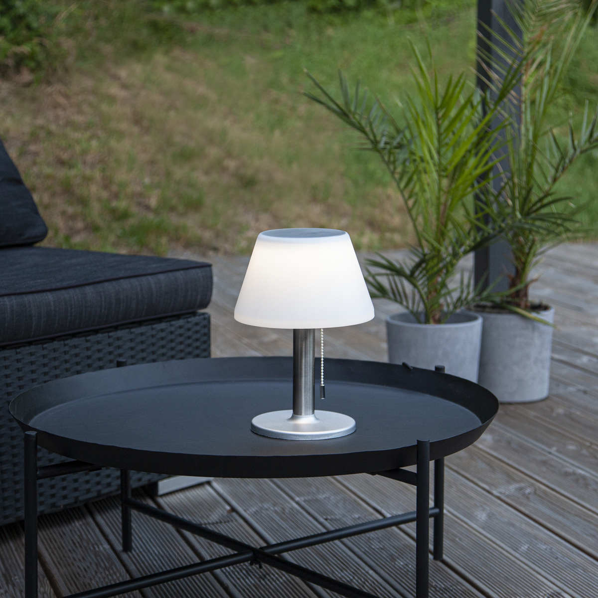 Tischleuchte mit Solarpanel und Batterie - D: 20cm x H: 28cm - warmweiss Tischleuchte mit Solarpanel und Batterie - D: 20cm x H: 28cm - warmweiss