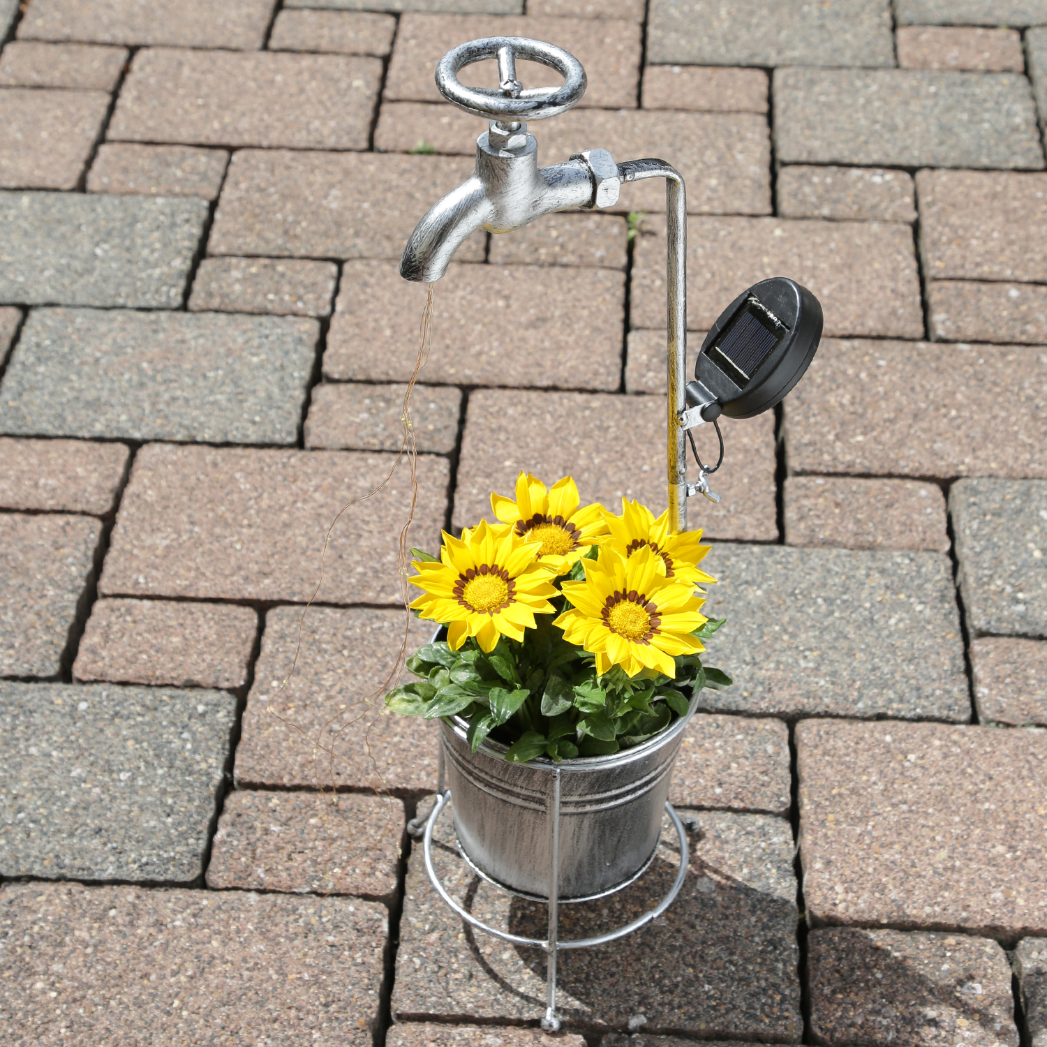 LED Solar Wasserhahn mit Blumentopf - Deko Balkon/Gartenbeleuchtung - H: 60cm - Sensor