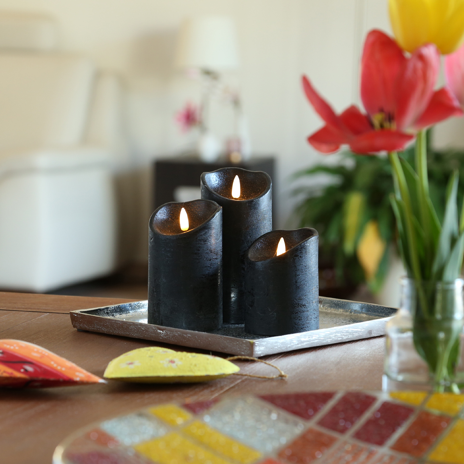 LED Kerze FLAMME - Rustik-Optik - Echtwachs - 3D Flamme - H: 15cm - Batterie - Timer - schwarz