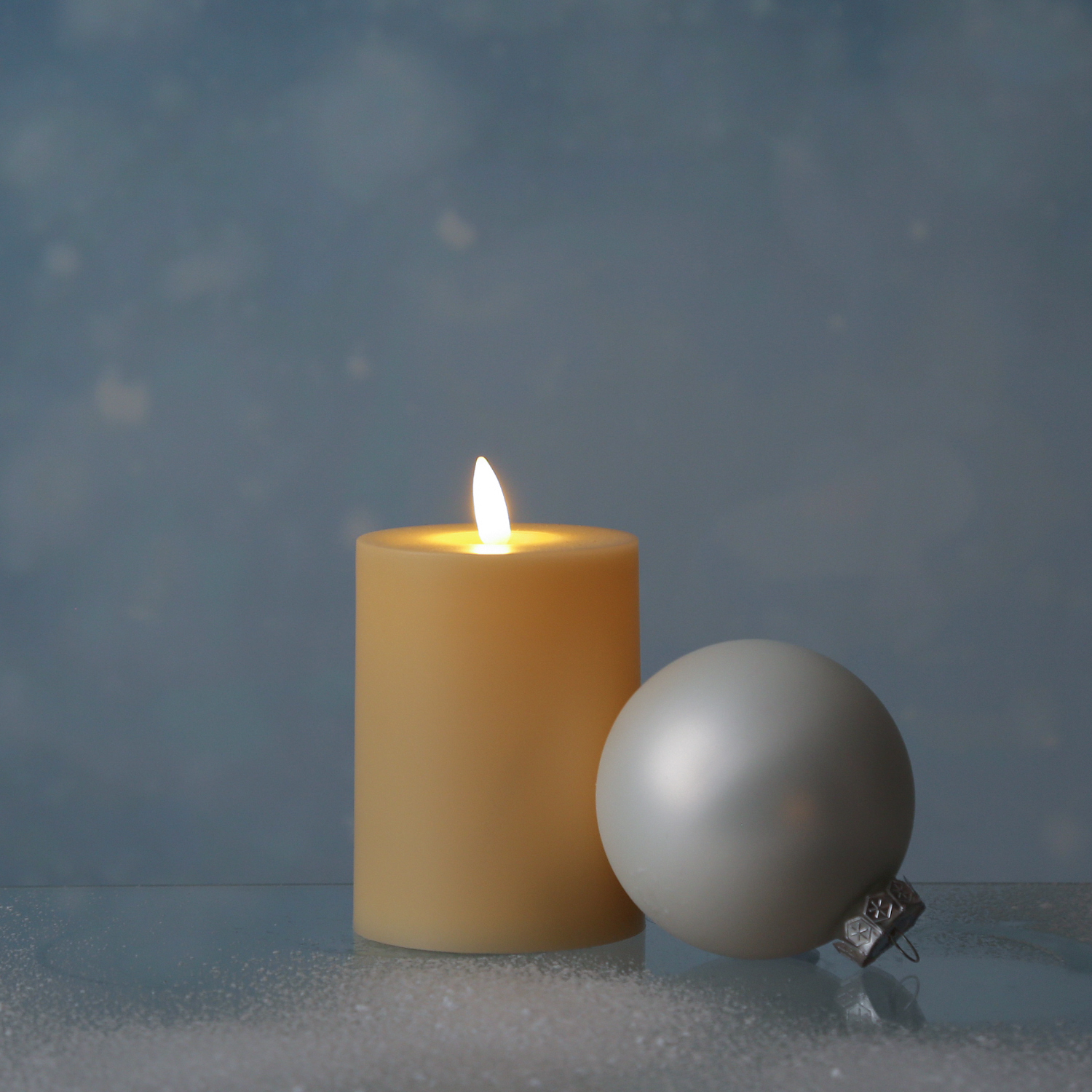 LED Stumpenkerze - Kunststoff - 3D Flamme - H: 10cm - D: 7,5cm - Timer - für Innen/Außen - creme