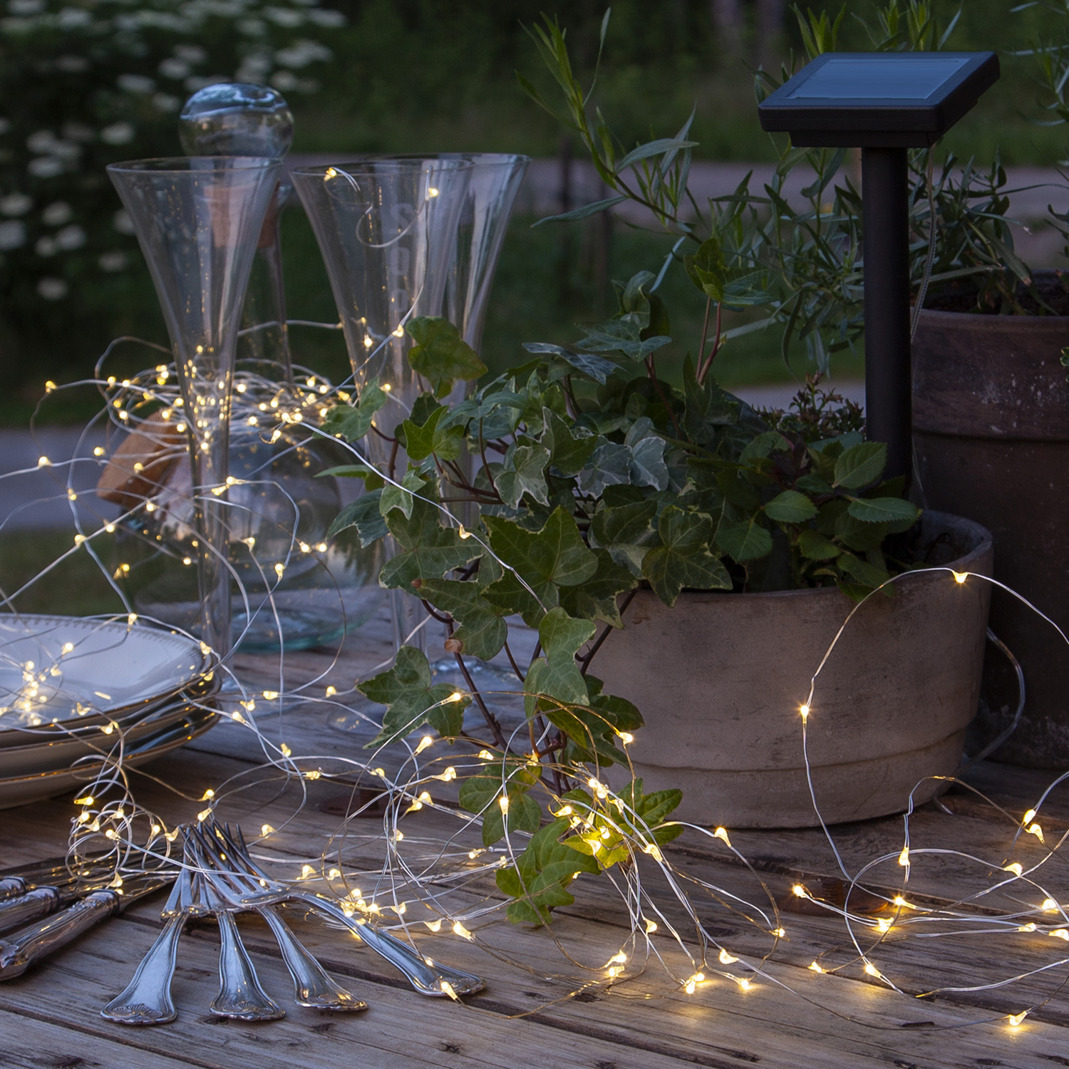 LED Solar Drahtlichterkette - 100 warmweiße LED - Blinkfunktion - L:9,9m - Dämmerungssensor - silber