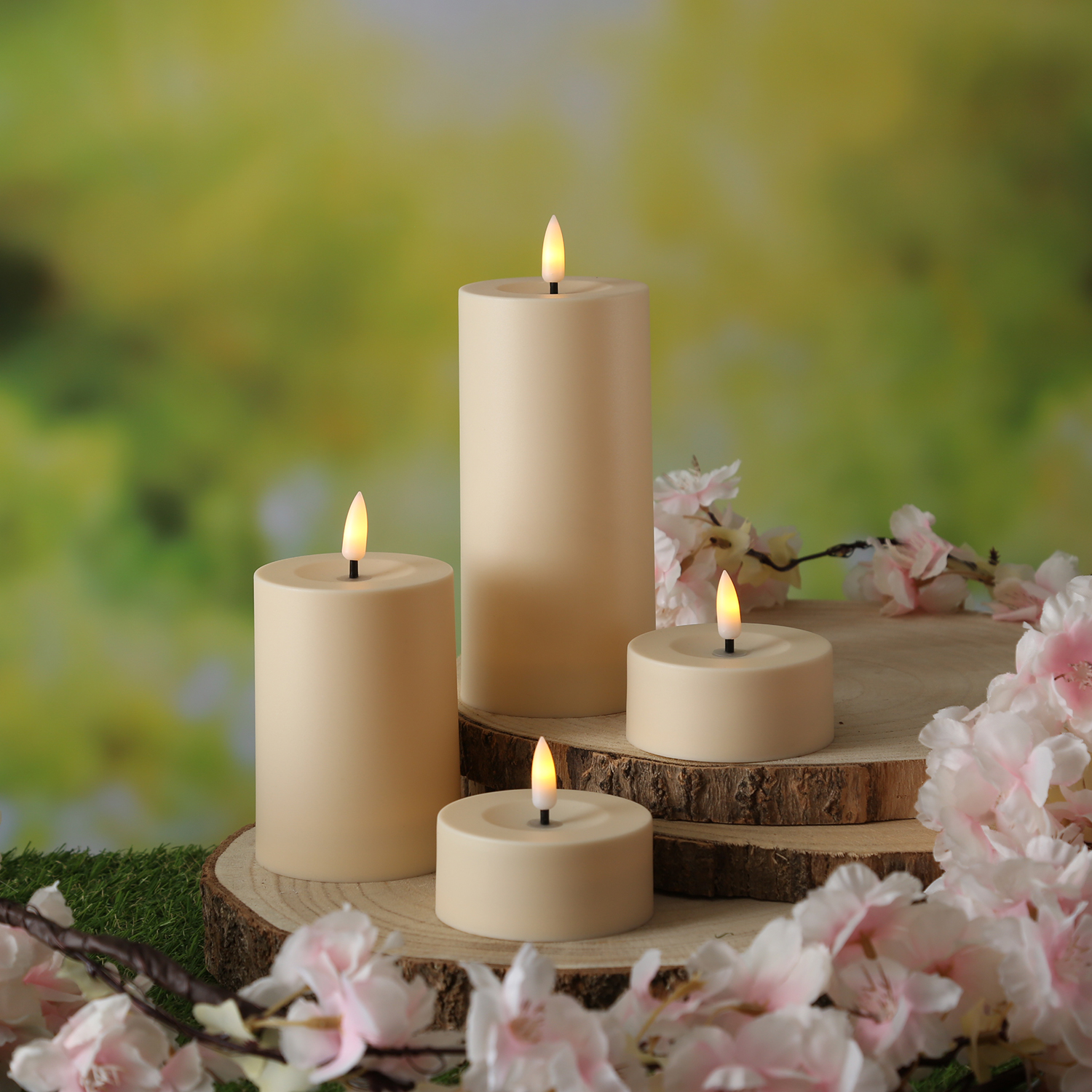 LED Solar Kerze - Outdoorkerze - H: 10cm, D: 7cm - Dämmerungssensor - für Außen - creme