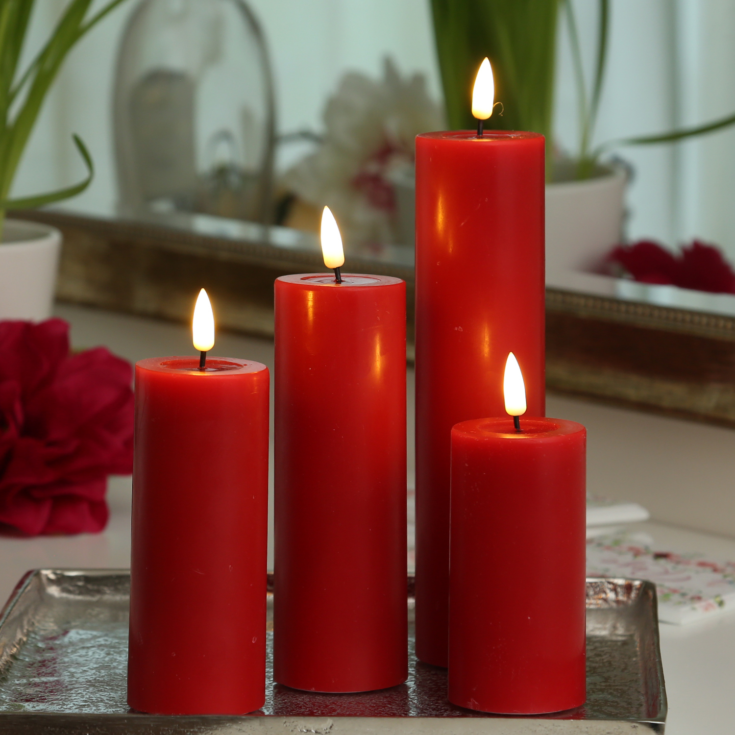 LED Stumpenkerze MIA - Echtwachs - realistische 3D Flamme - H: 10cm - D: 5cm - rot