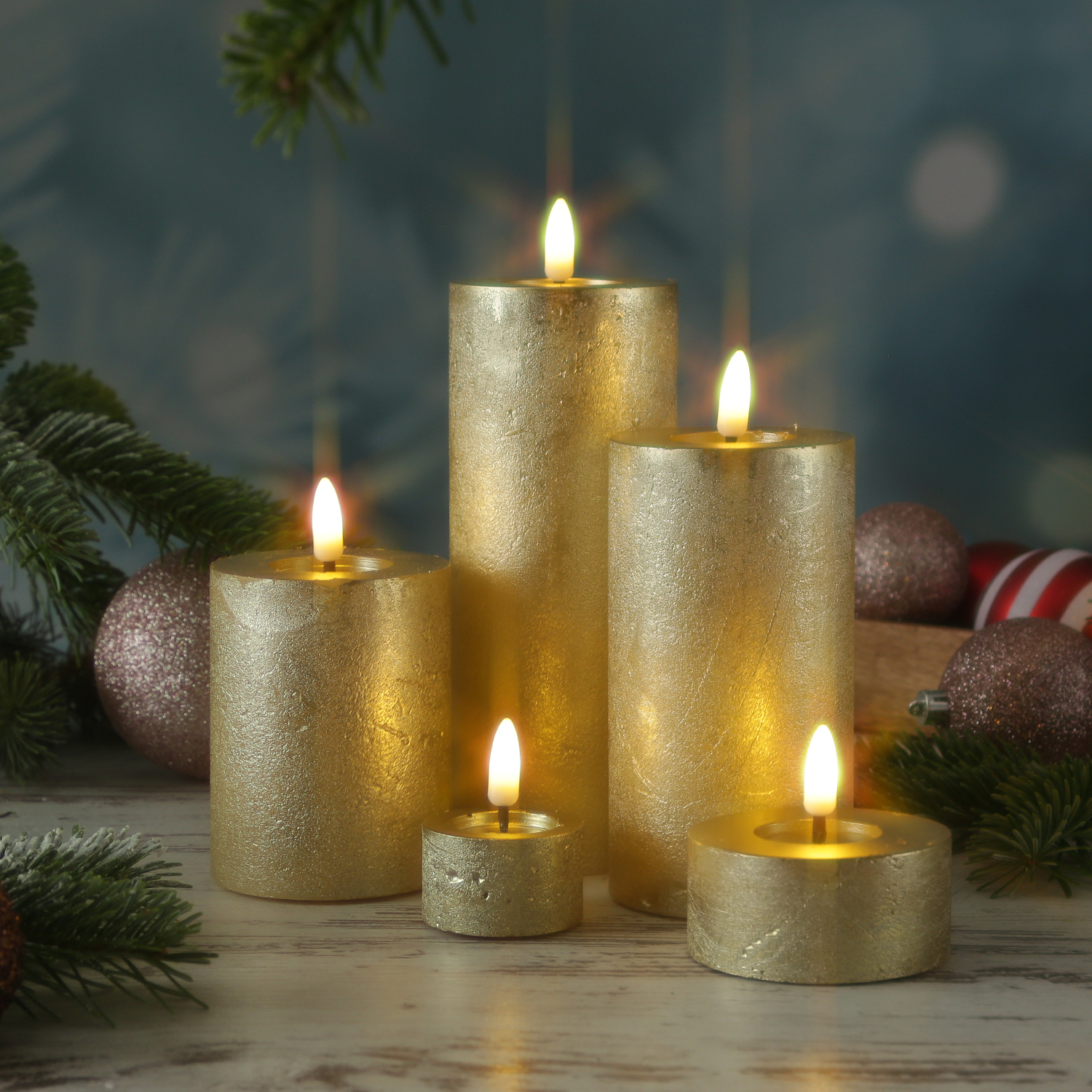 LED Kerze LINA - Rustik-Optik - Echtwachs - 3D Flamme - H: 15cm - D: 7cm - Timer - gold