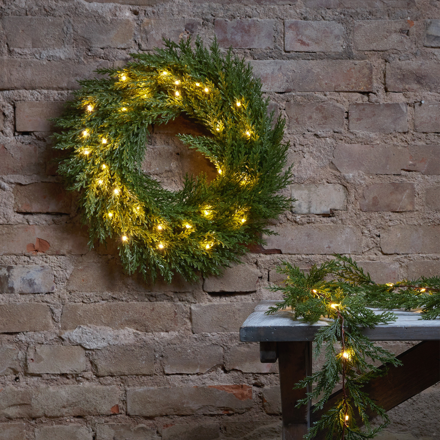 LED Tannenkranz THUJA - 30 warmweiße LED - D: 45cm - Timer - Batterie - für Außen - grün