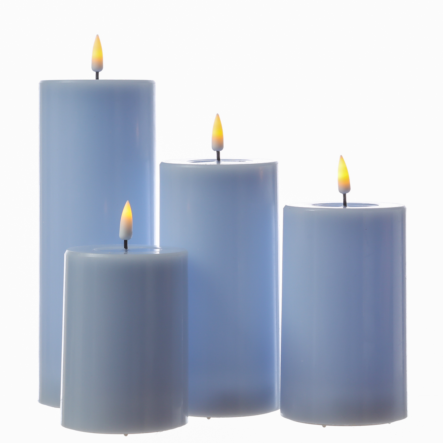 LED Stumpenkerze MIA - Echtwachs - realistische 3D Flamme - H: 12,5cm - D: 7,5cm - hellblau