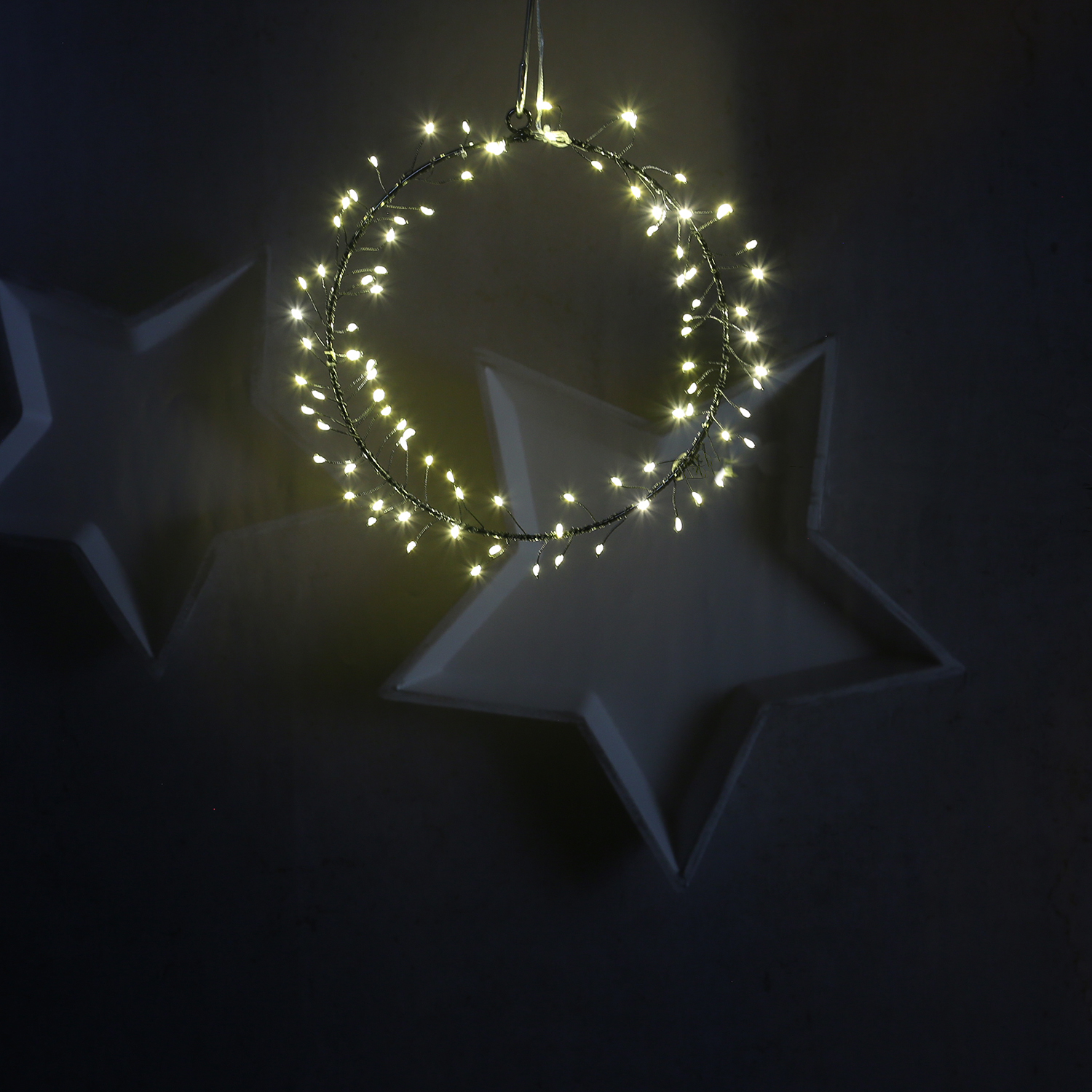 LED Kranz - Lichtkranz - 90 warmweiße LED - D: 24cm - Batterie - Timer - für Innen - schwarz