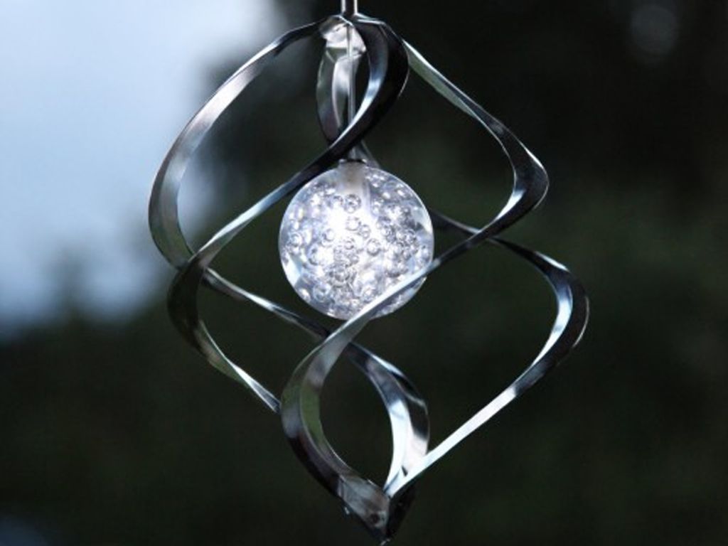 LED  Solar Windspiel "Spiral" - kaltweiße LED - Dämmerungssensor - drehend und leuchtend - silber