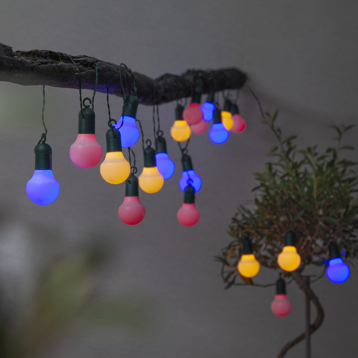 LED Party Lichterkette - 20 bunte LED - L: 5,7m - grünes Kabel - outdoor - pastelfarben