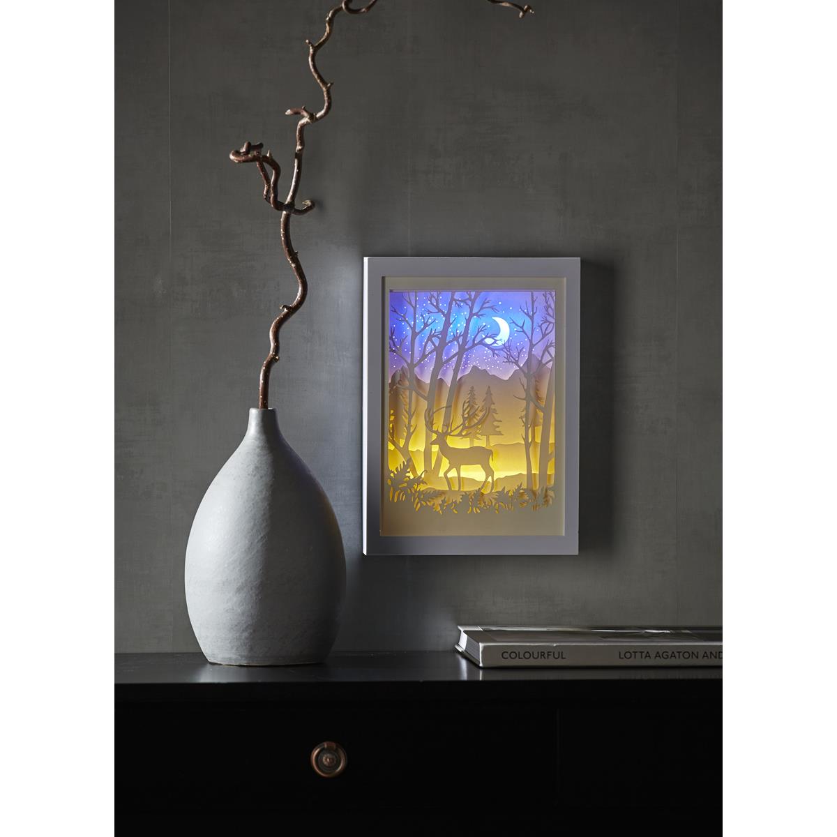 LED-Bild "Scenery"- Hirsch - Material: Kunststoff - weiss - 16 LED - mit Batterie oder Trafo - Timer