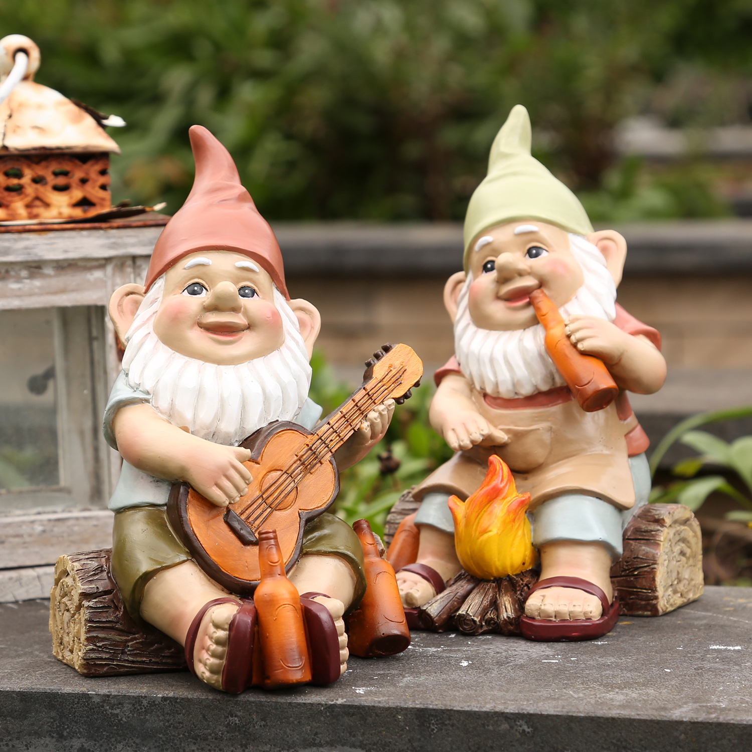 Gartenzwerg SKALLI - Zwerg mit Lagerfeuer - Dekofigur - Polyresin - H: 17cm - bunt