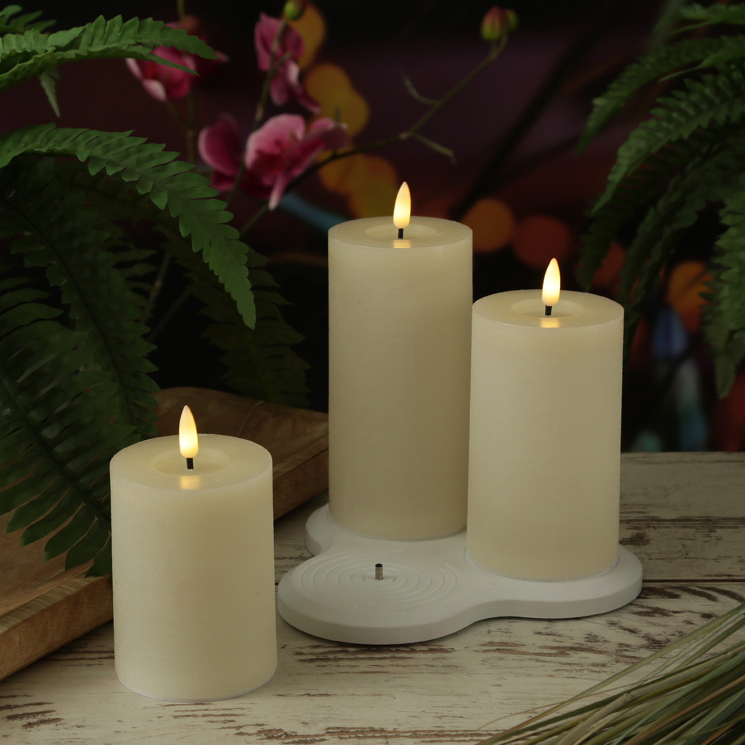 LED Kerzenset LISA - Rustik-Optik - Echtwachs - 3 Größen - mit Ladestation - creme - 3er Set