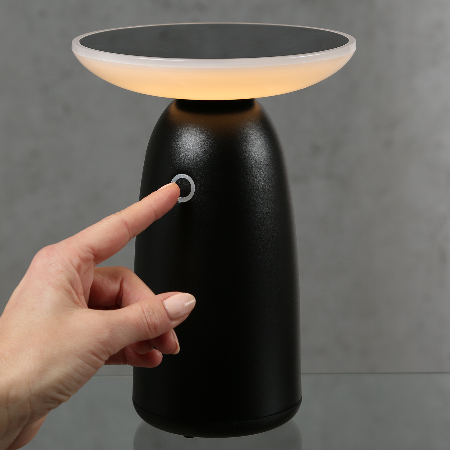 LED Solar Garten Tischleuchte - 3 Helligkeitsstufen - H: 22cm - Lichtsensor - für Außen - schwarz