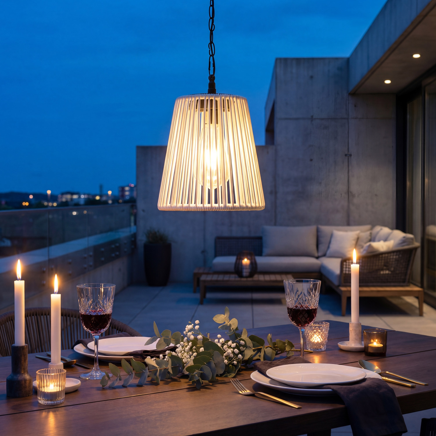 LED Solar Hängeleuchte - Kunststoffseil - warmweiße LED - H: 18cm - Lichtsensor - weiß