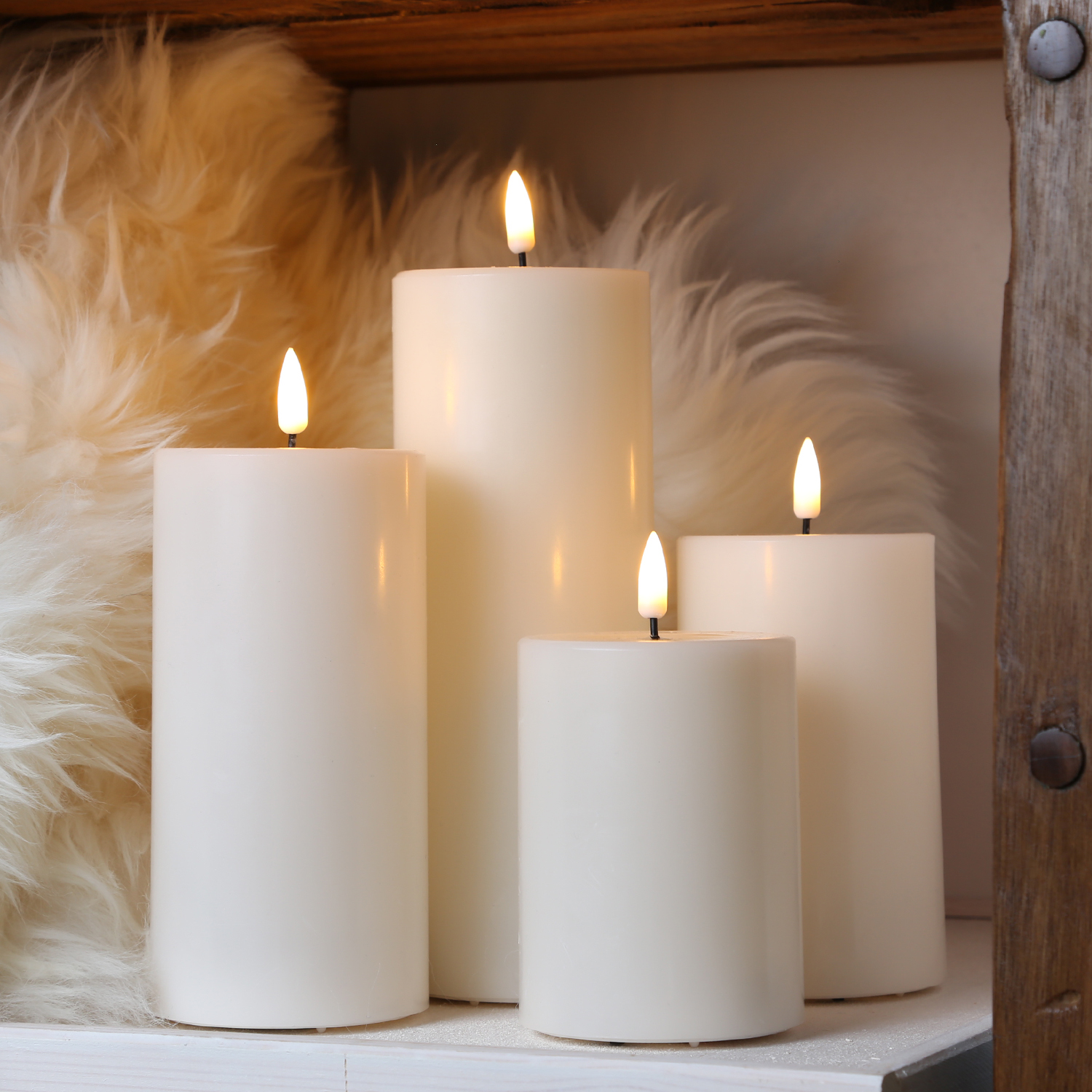 LED Stumpenkerze MIA - Echtwachs - realistische 3D Flamme - H: 10cm - Batteriebetrieb - creme