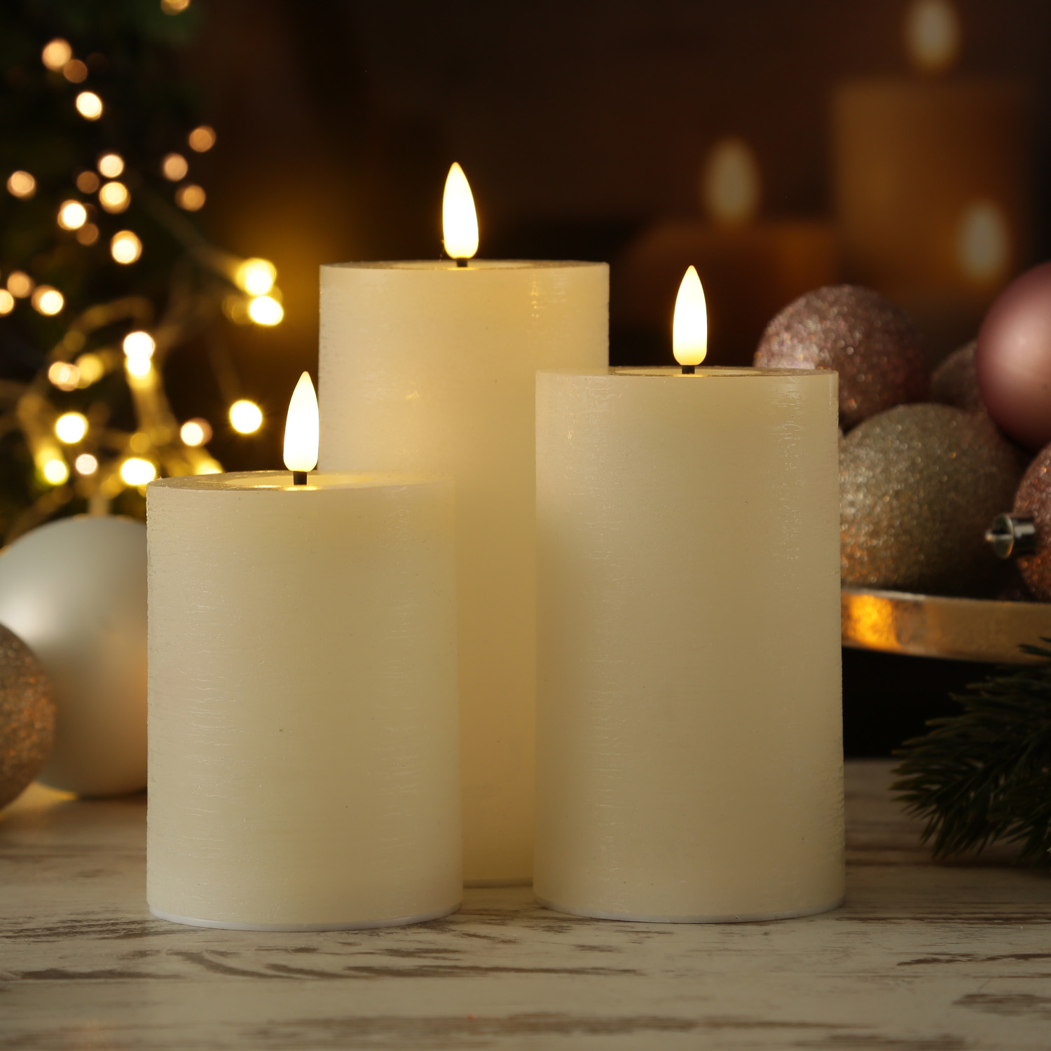 LED Kerzenset LISA - Rustik-Optik - Echtwachs - 3 Größen - mit Ladestation - creme - 3er Set