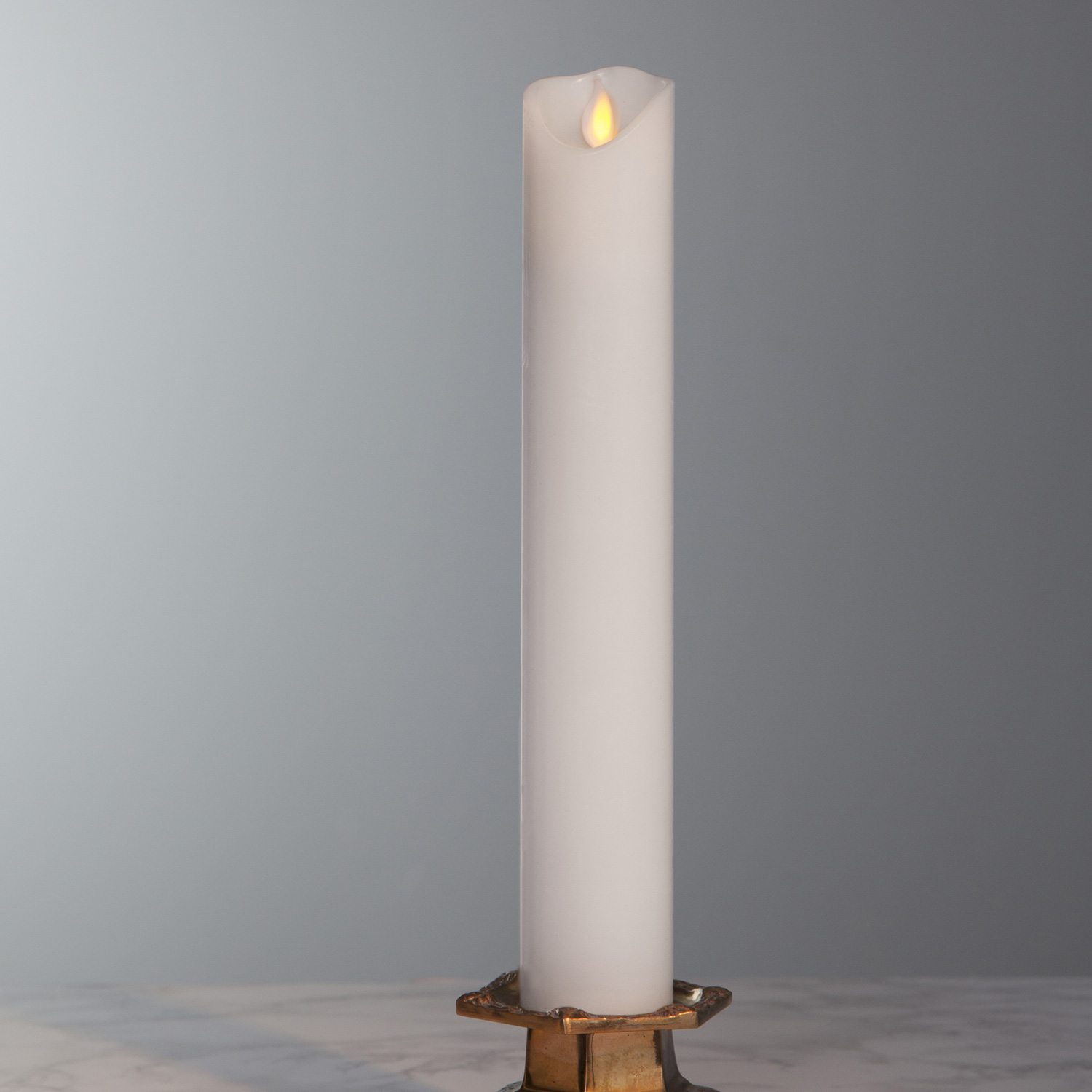 LED Stumpenkerze - Taufkerze - Echtwachs - mechanische Flamme - H: 30cm, D: 5cm - Timer - weiß