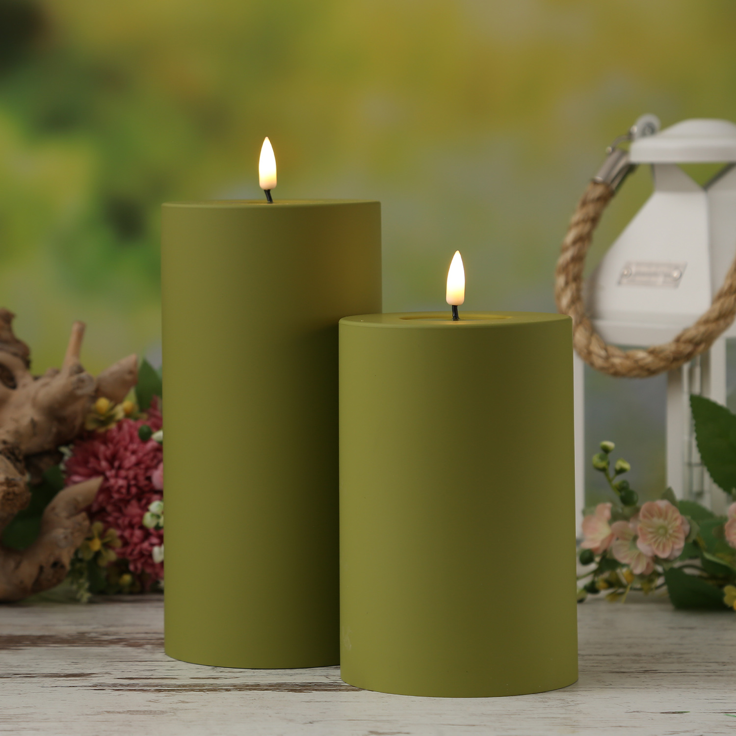 LED Stumpenkerze MIA - Kunststoff - 3D Flamme - H: 15cm - D: 10cm - für Außen - olivgrün