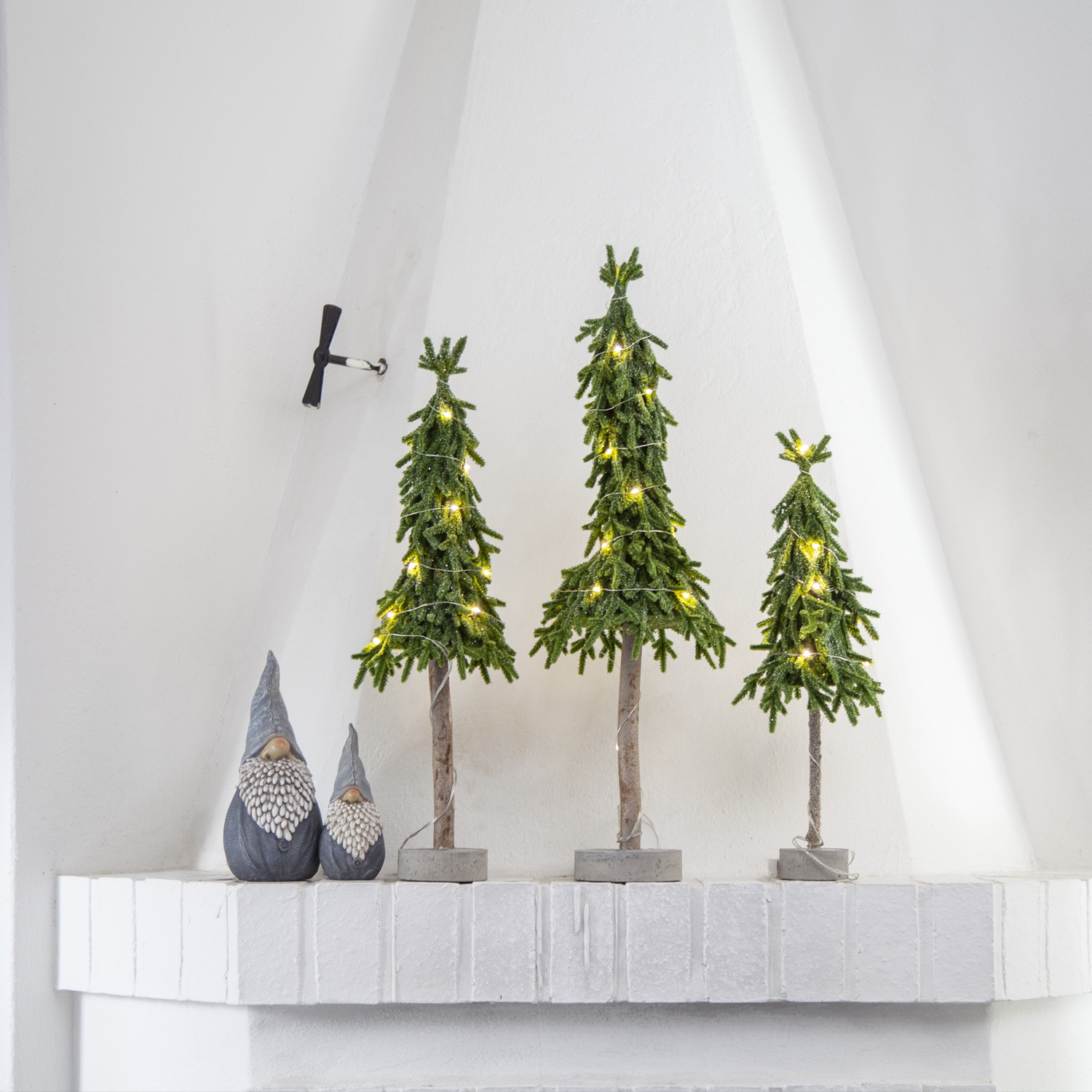 LED Tannenbaum Lummer - stehend - Tischbaum - 10 warmweiße LED - H: 45cm - Batteriebetrieb - grün