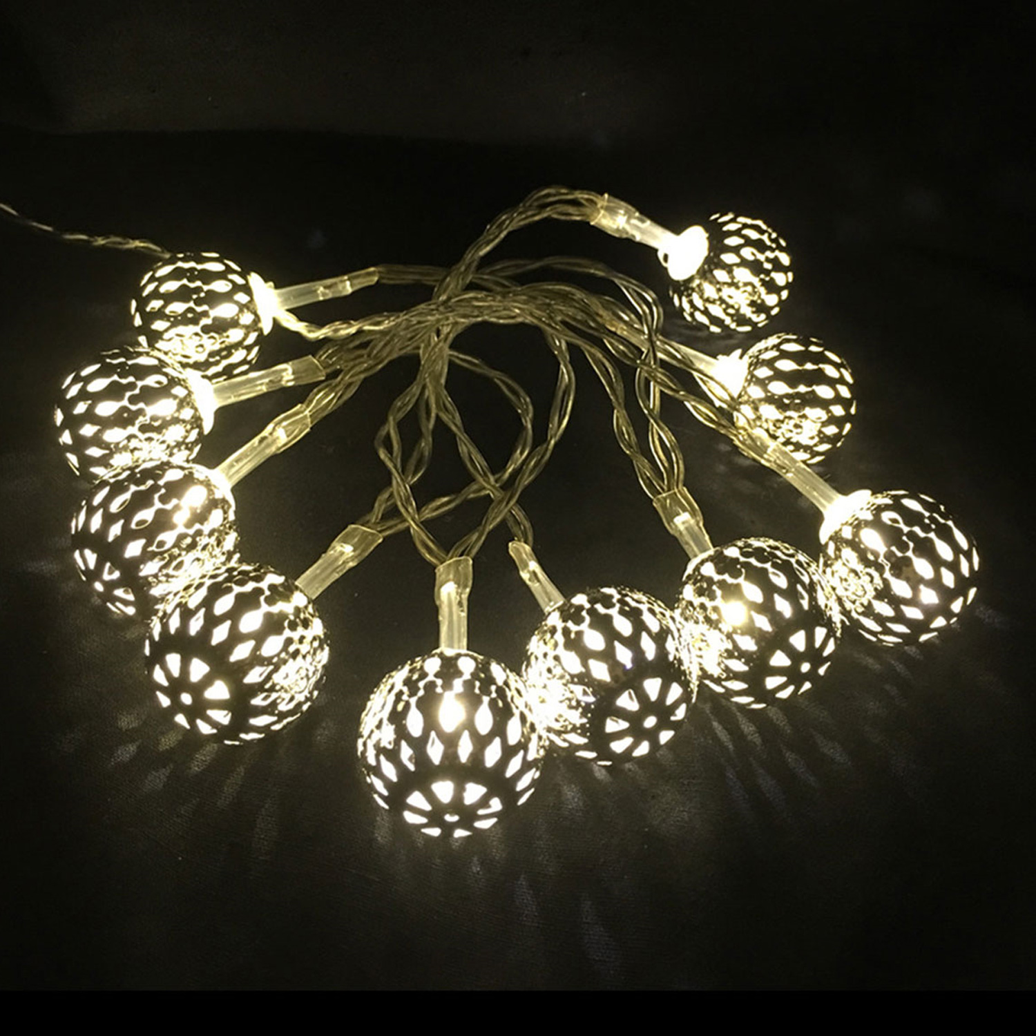 LED Dekolichterkette Metallkugeln - 8 warmweiße LED - D: 4cm - L: 0,7m - Batterie - silber