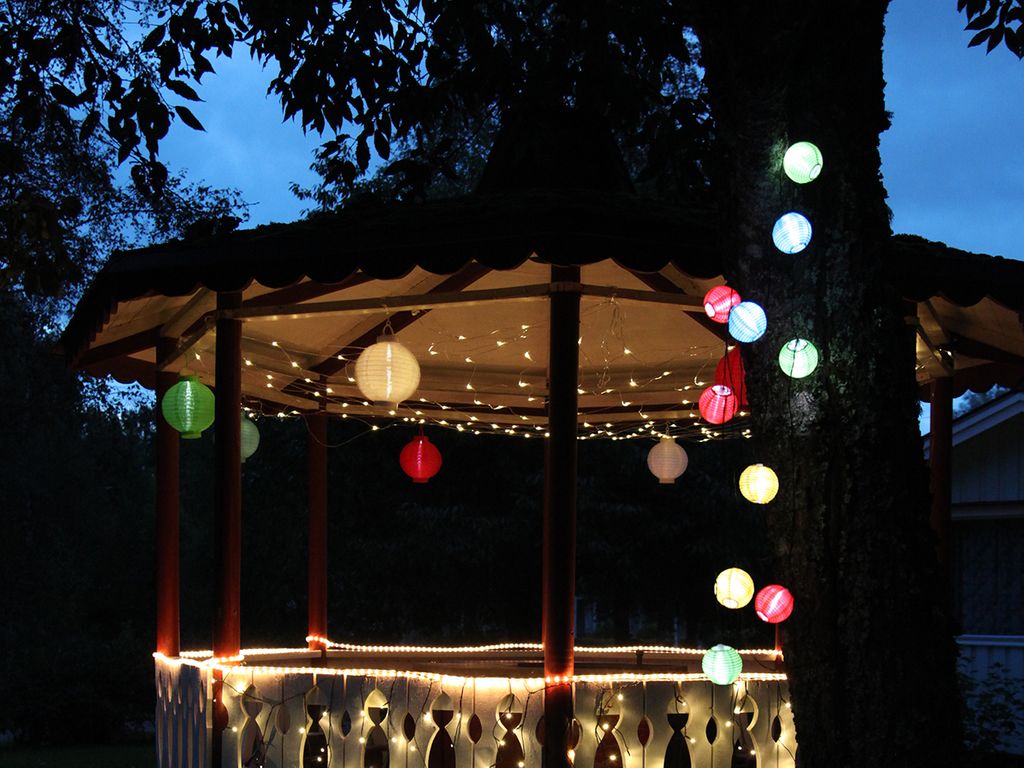 LED Solar Lampion "Festival" - kaltweiße LED - D: 20cm - Dämmerungssensor - mit Montagehaken - weiß