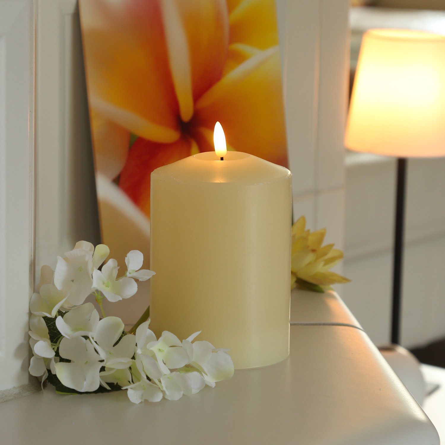 LED Kerze - Echtwachs - flackernde 3D Flamme - H: 17cm D: 10cm - Batterie - Timer - creme