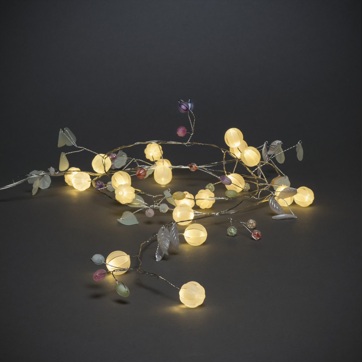 LED Lichterkette Kugeln, grüne Blätter und Beeren - 20 warmweiße LED - Batterie - Timer - L: 1,60m
