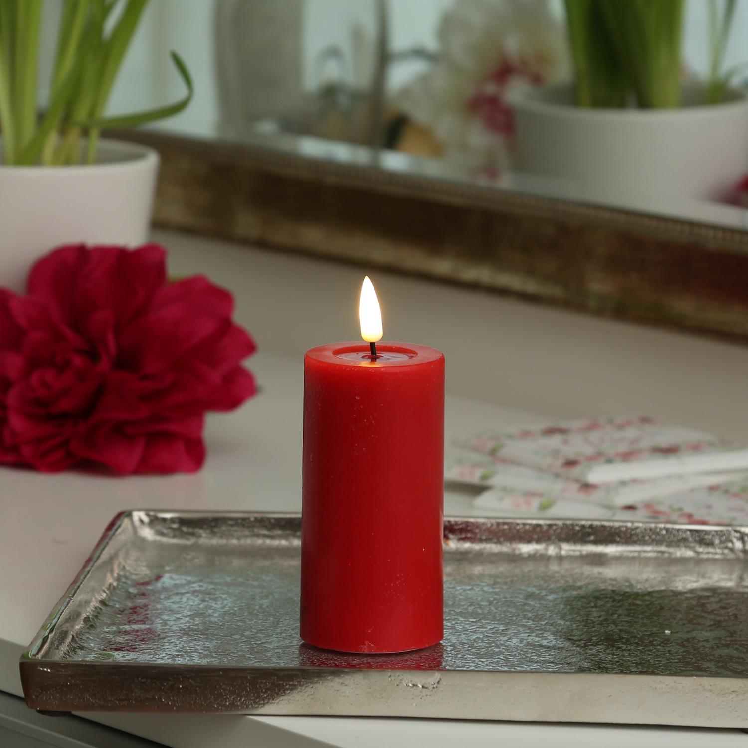 LED Stumpenkerze MIA - Echtwachs - realistische 3D Flamme - H: 10cm - D: 5cm - rot