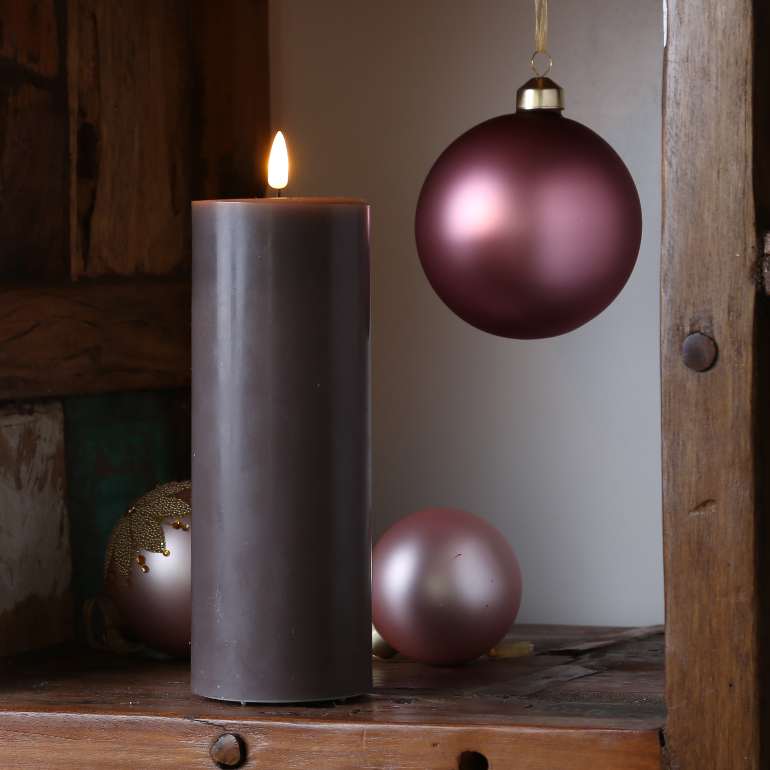 LED Stumpenkerze MIA - Echtwachs - realistische 3D Flamme - H: 20cm - Batteriebetrieb - mokkafarben