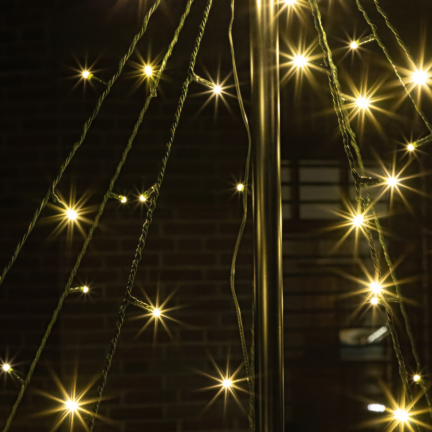 LED Lichterbaum mit Sternspitze - 8 Stränge - 200 warmweiße LED - H: 1,5m - für Außen - schwarz