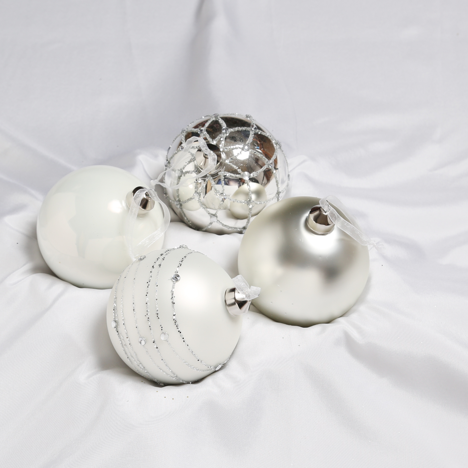 Christbaumkugel - Weihnachtskugel - Glas - D: 10cm - glänzend matt verziert - silber weiß - 4er Set