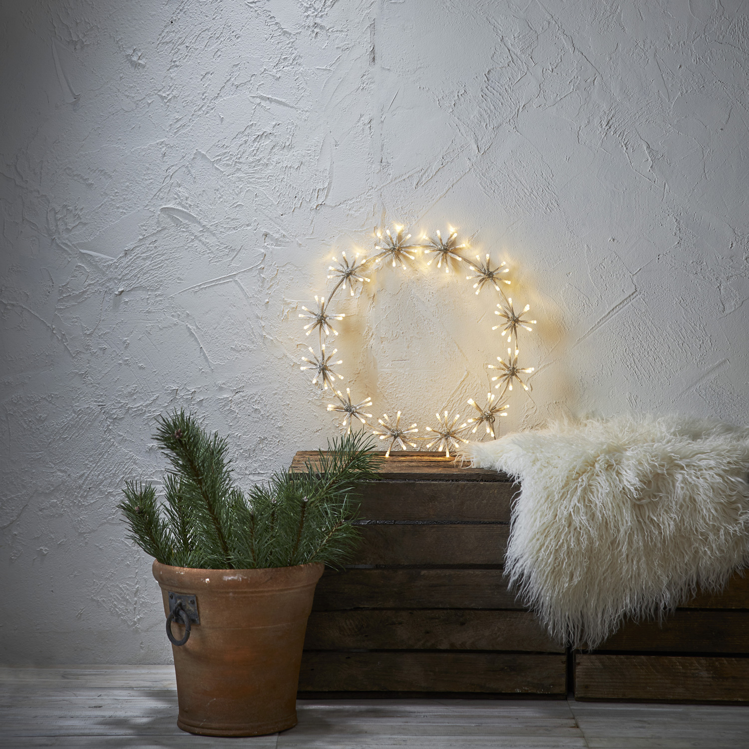 LED Kranz - Wanddeko - hängend - 120 warmweiße LED - D: 50cm - Außentrafo - weiß LED Kranz - Wanddeko - hängend - 120 warmweiße LED - D: 50cm - Außentrafo - weiß