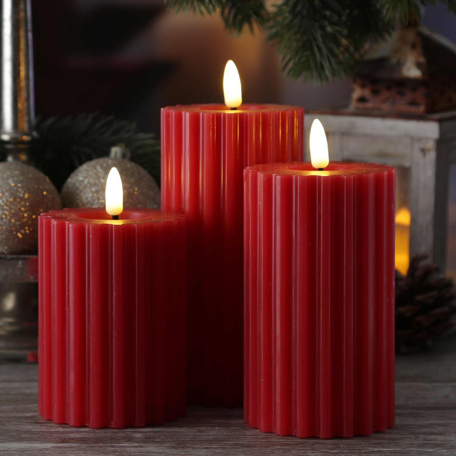 LED Kerze LIV - gerillt - Echtwachs - warmweiße 3D Flamme - H: 17,5cm - D: 7,5cm - Timer - rot