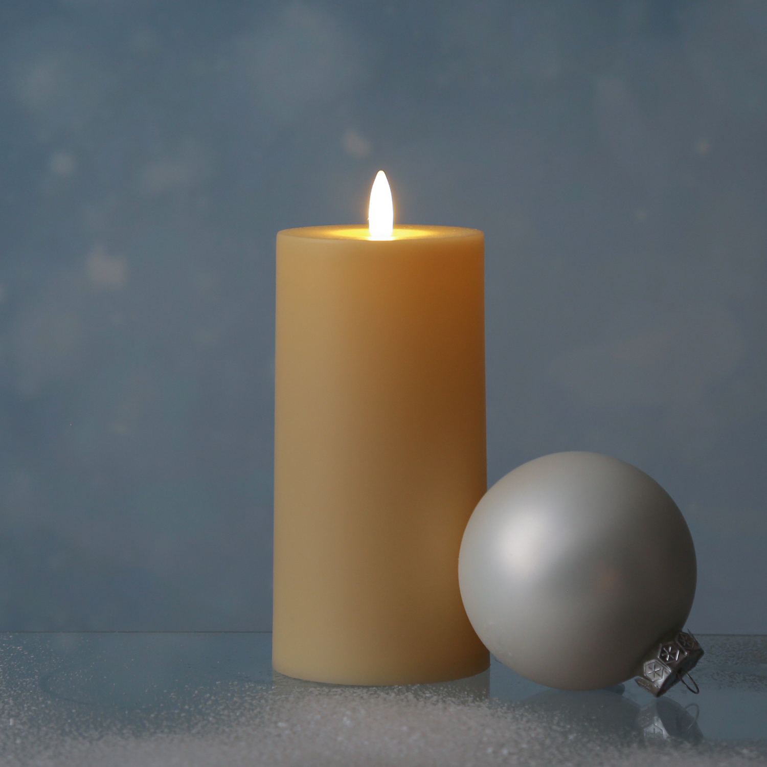 LED Stumpenkerze - Kunststoff - 3D Flamme - H: 15cm - D: 7,5cm - Timer - für Innen/Außen - creme