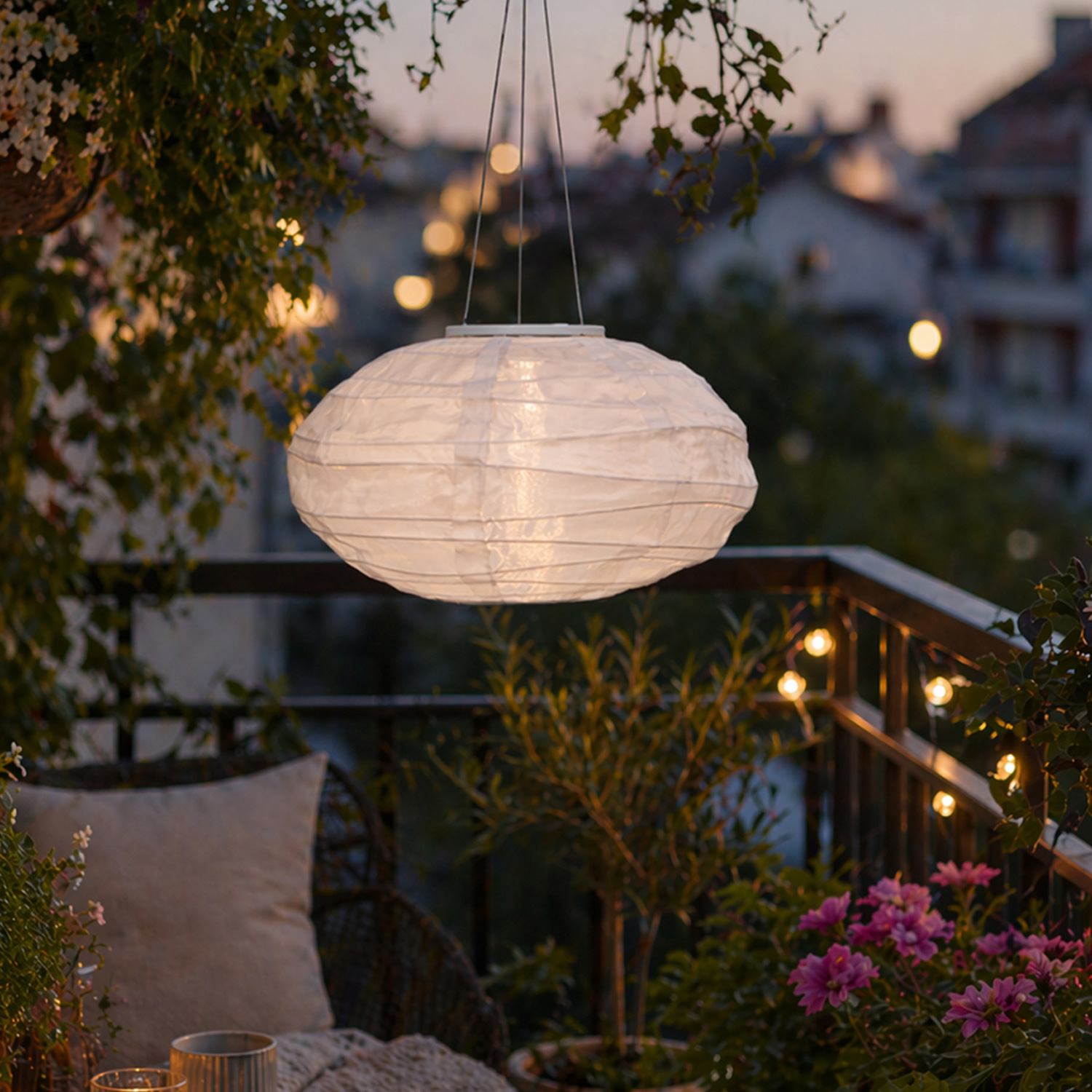 LED Solar Lampion oval - warmweiße LED - H: 19cm - D: 35cm - Lichtsensor - weiß