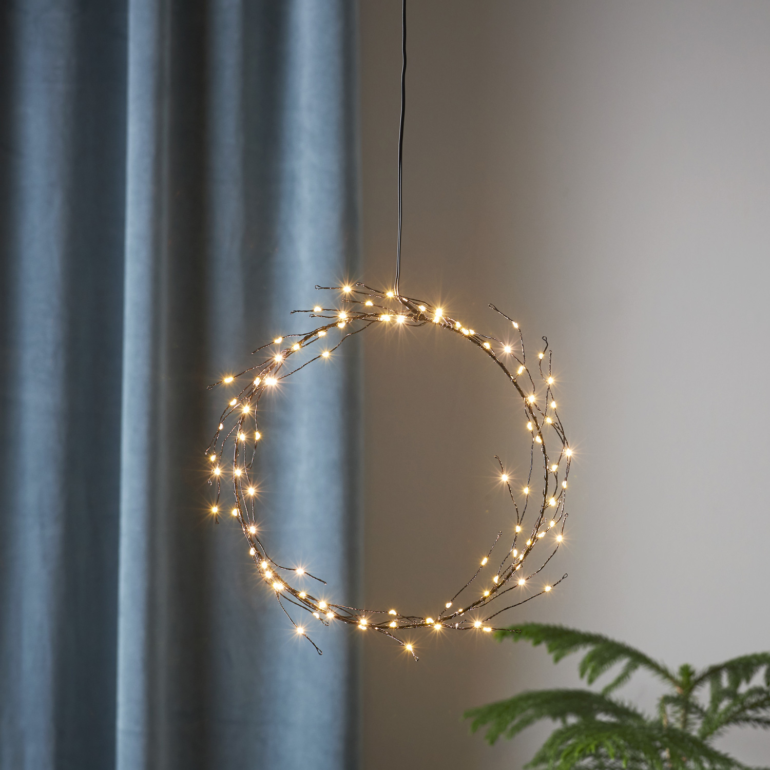 LED Kranz "Curly" - 95 warmweiße LED - D: 24cm - schwarz