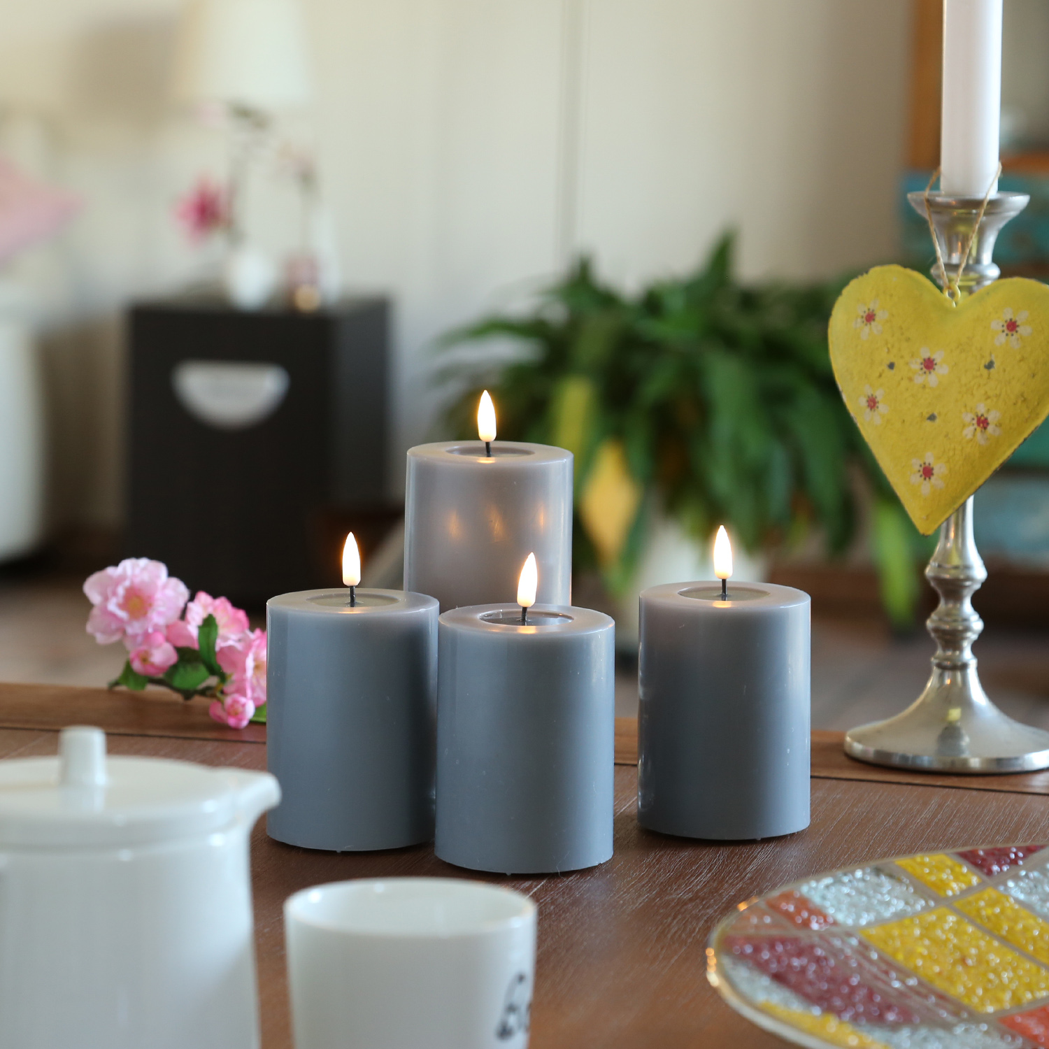 LED Kerzenset MIA - Echtwachs - H: 10cm/D: 7,5cm - mit Batterien/Fernbedienung - grau - 4er Set