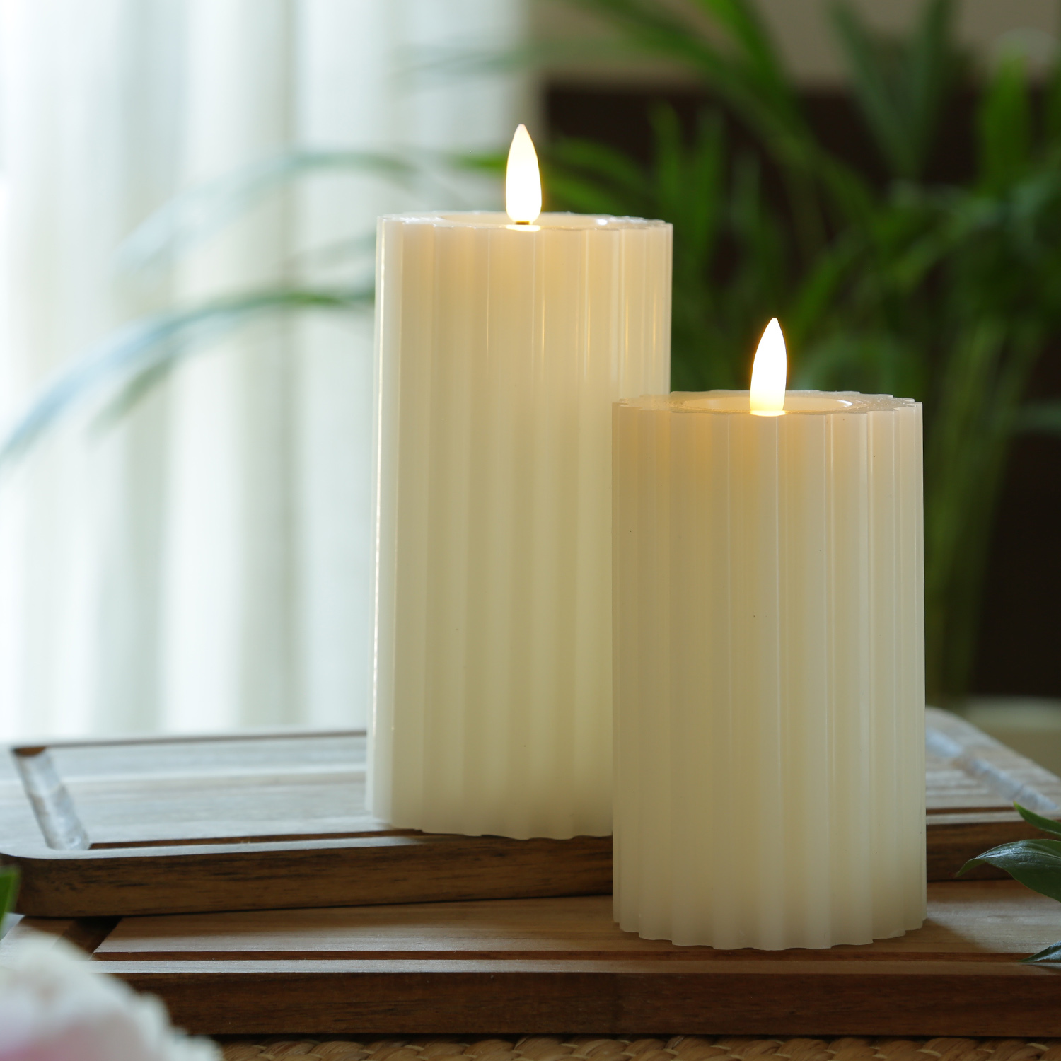 LED Kerze LIV - gerillt - Echtwachs - warmweiße 3D Flamme - H: 17,5cm - D: 7,5cm - Timer - creme