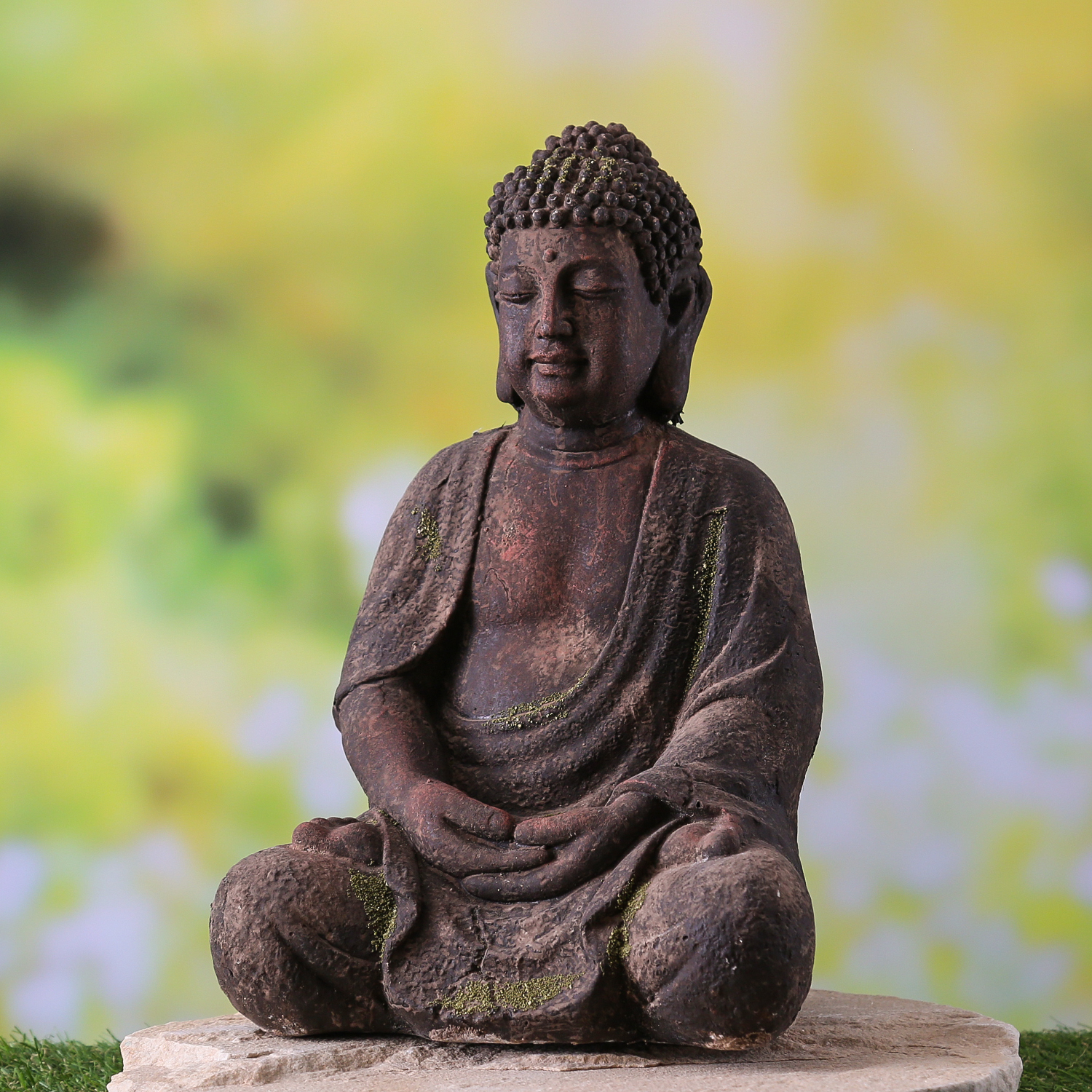 Meditierender Buddha - Gartendeko - Magnesia - sitzend - H: 30,5cm - braun, grün