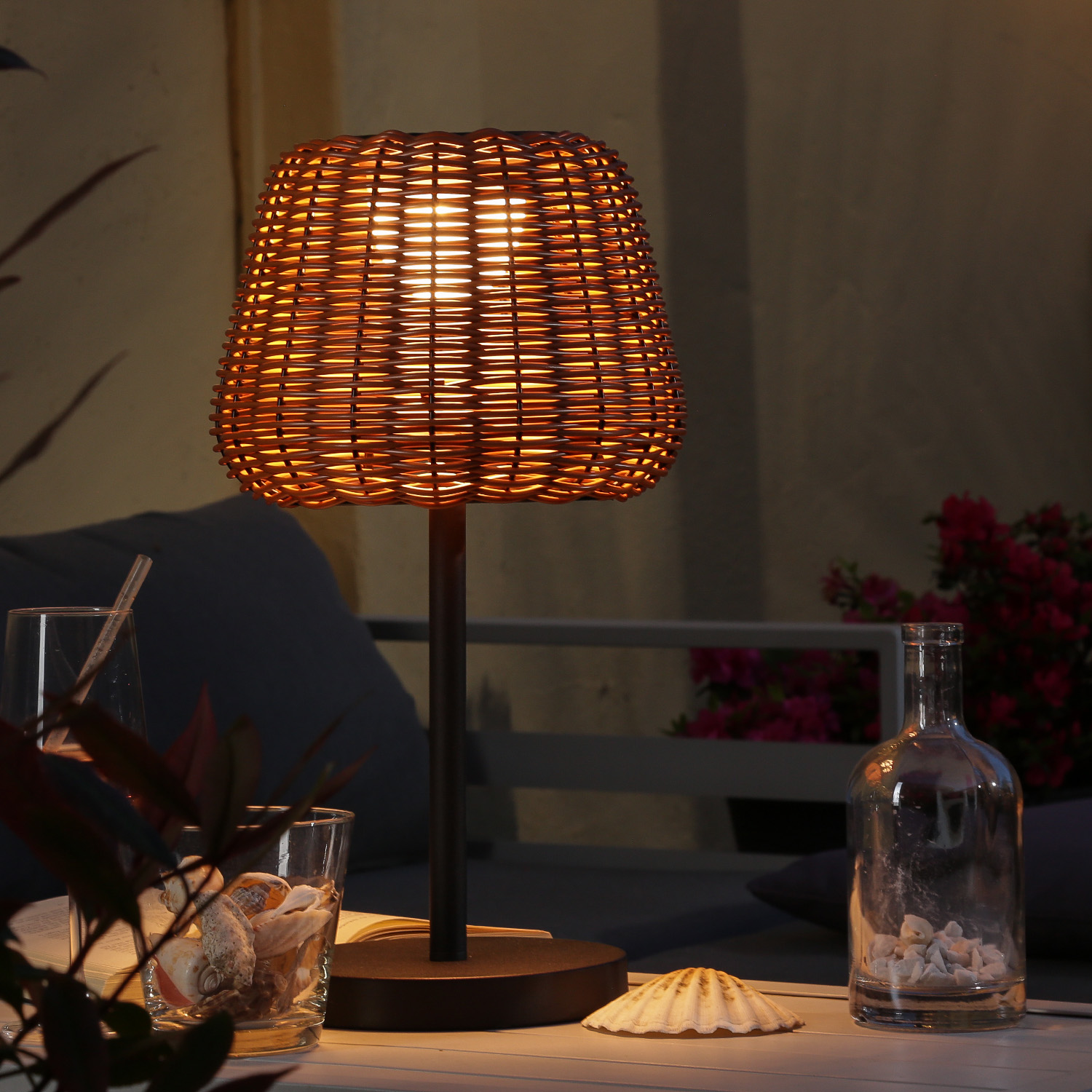 LED Garten Tischleuchte - in Rattanoptik - H: 45cm - dimmbar - aufladbar - mit Fernb. - hell braun