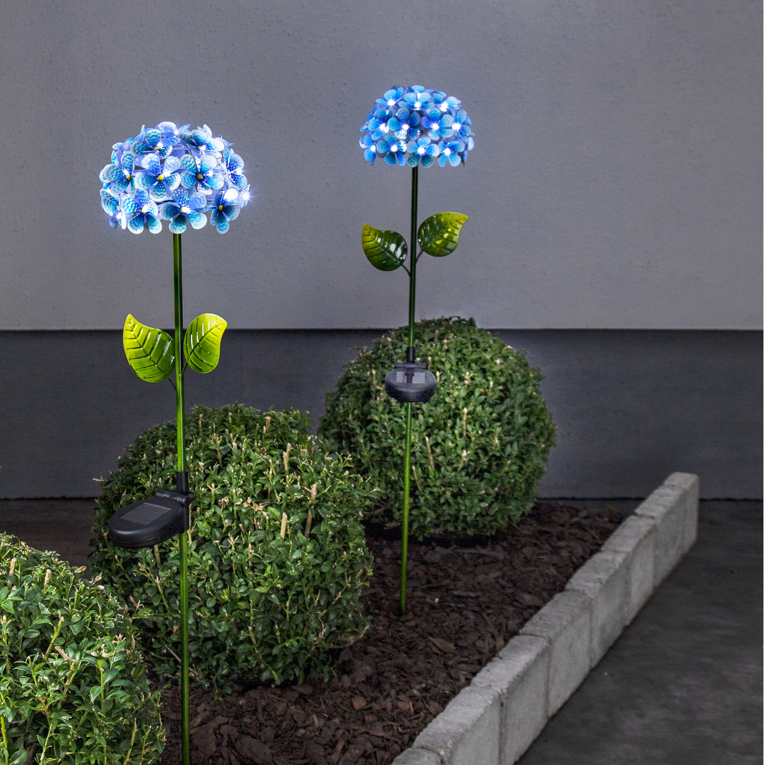 LED Solarstab -Hortensie- - blau - 27 kaltweisse LED - H- 77cm- D- 16cm - Daemmerungssensor