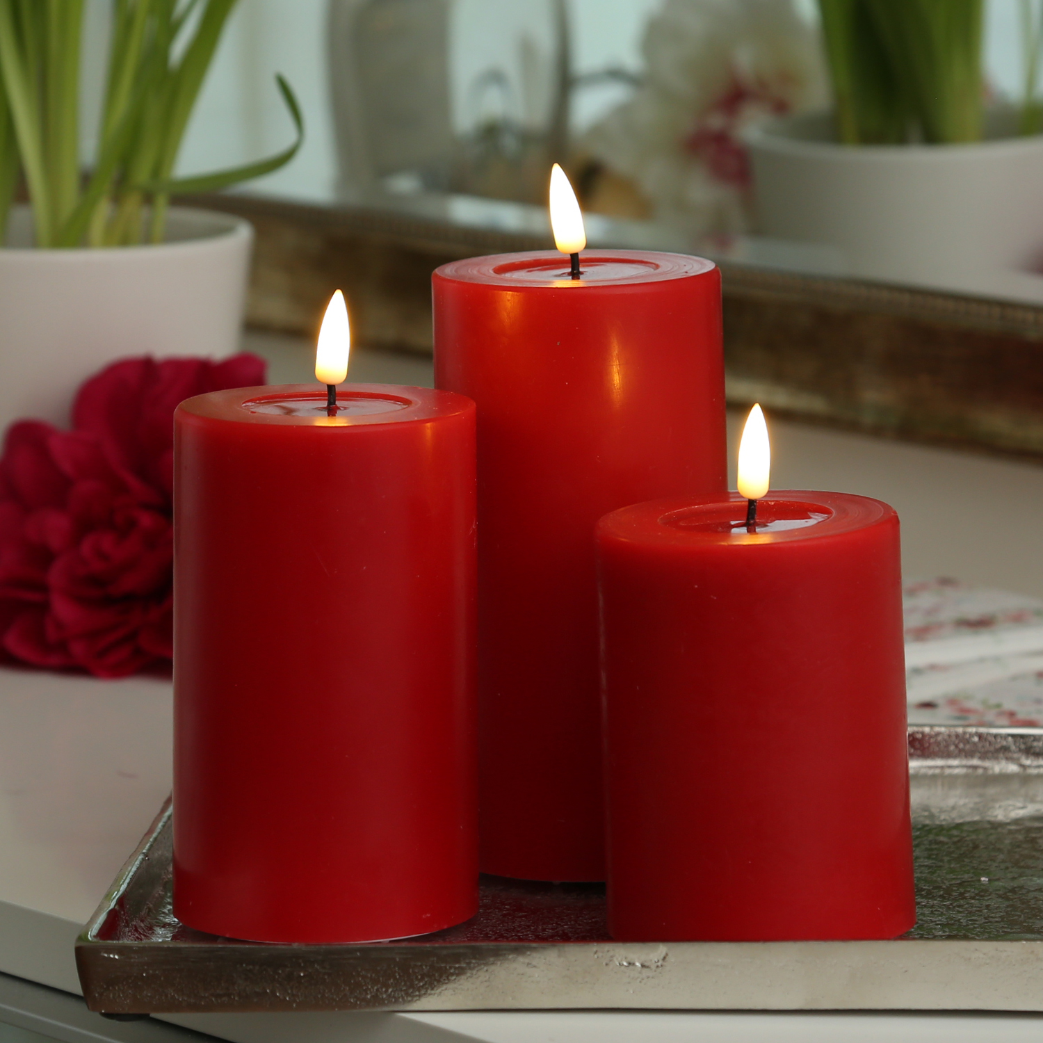 LED Stumpenkerze MIA - Echtwachs - realistische 3D Flamme - H: 10cm - D: 7,5cm - rot
